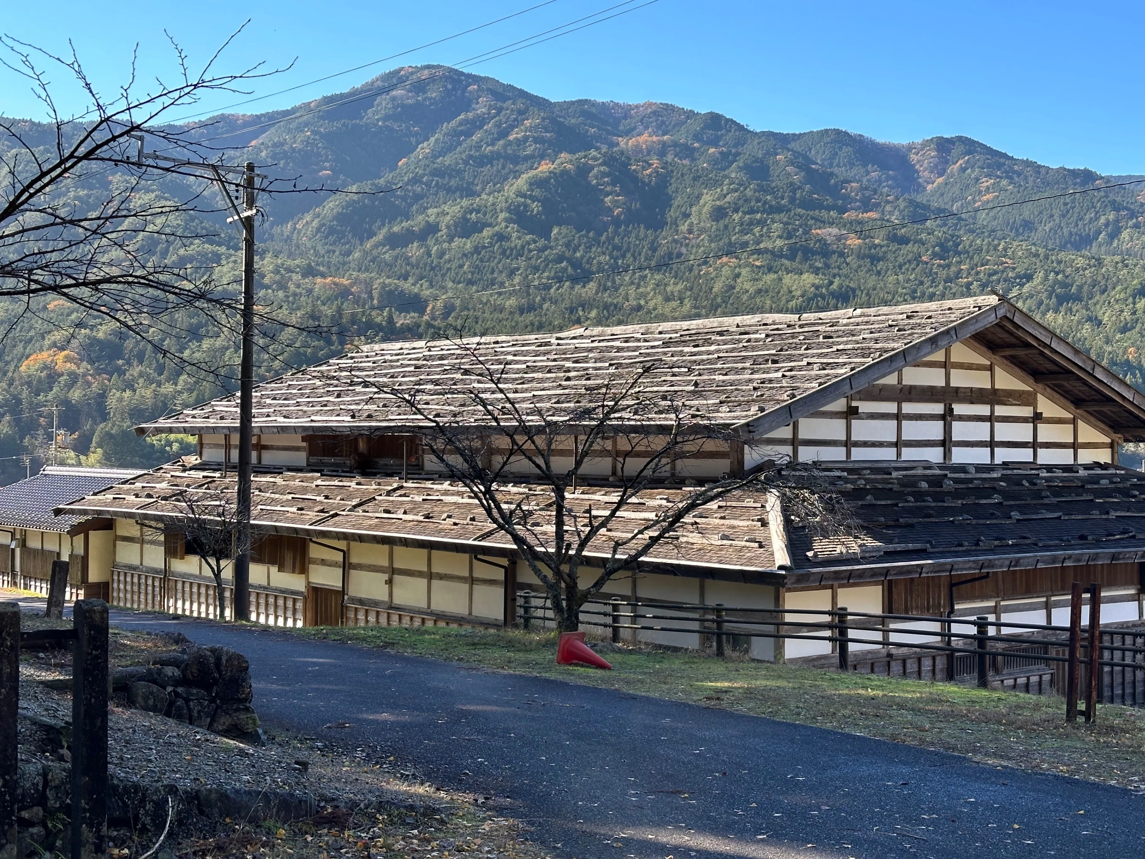こんな山の中に、明治時代から続く芝居小屋が！ 岐阜県中津川市の豊か