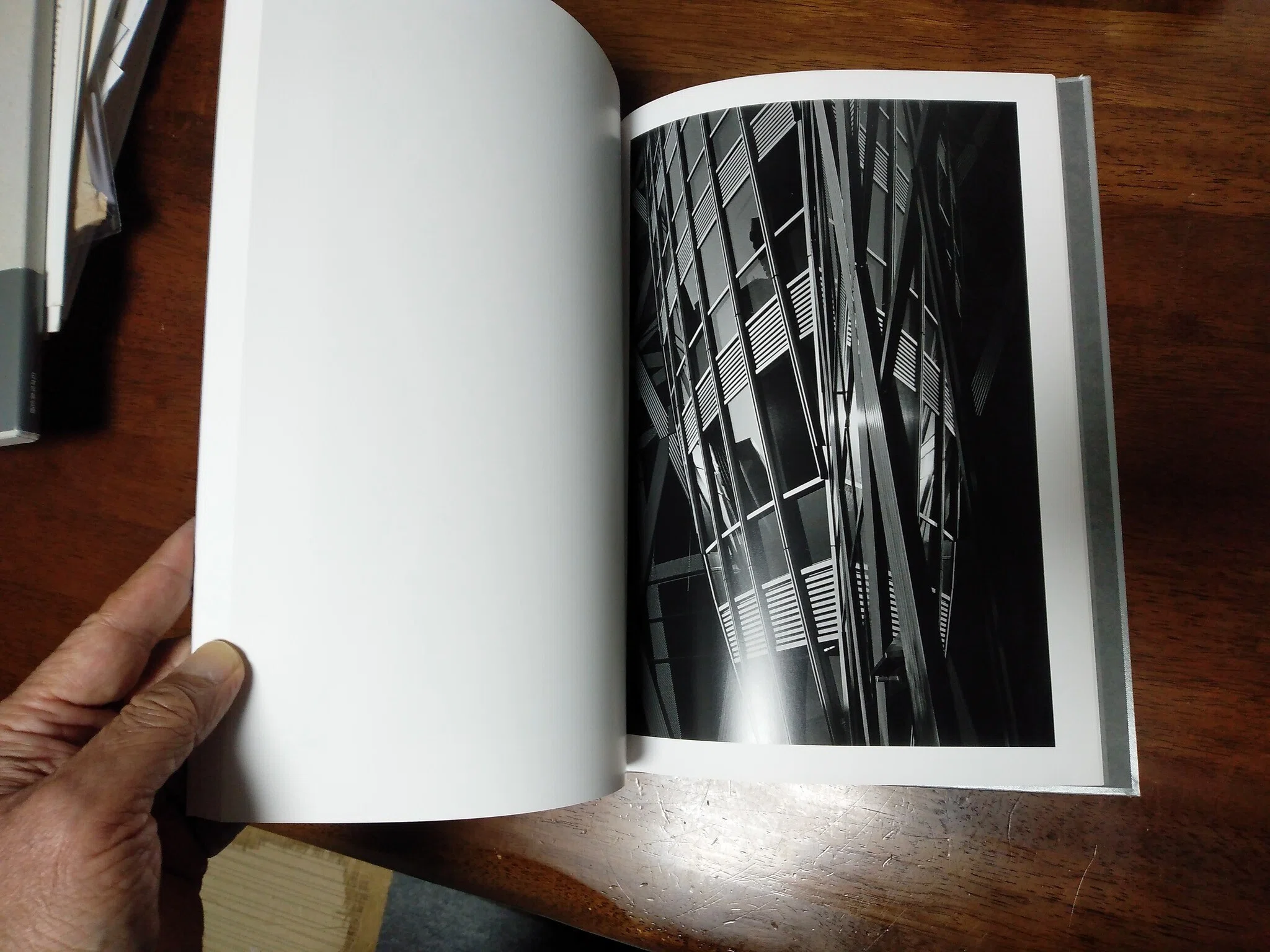背面なき表層 築地仁 写真集 築地仁「背面なき表層」から、「海光」(cameraworks Tokyo7）、そして