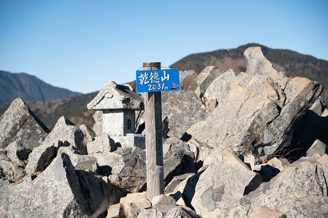 鳳岩の壁の先には360度の絶景が！〜乾徳山〜｜ほんだよしこ | 山と旅と写真