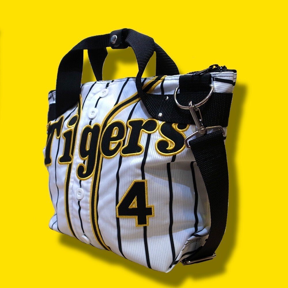 LAUNDRY×タイガース　コラボTシャツ　リメイク　バッグ セール 登場から人気沸騰 Laundry×阪神タイガース コラボTシャツ