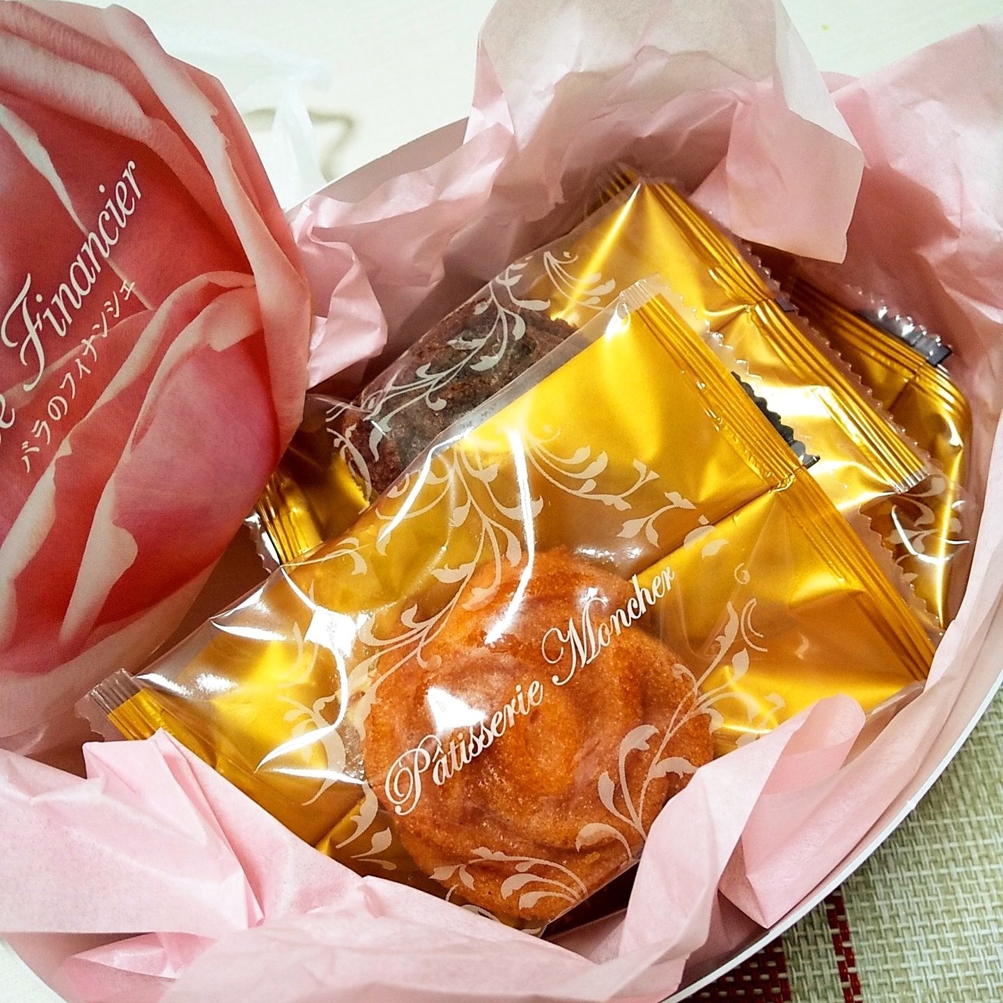 グルメレポ）モンシェールさんのバラのフィナンシェ（大阪堂島・他