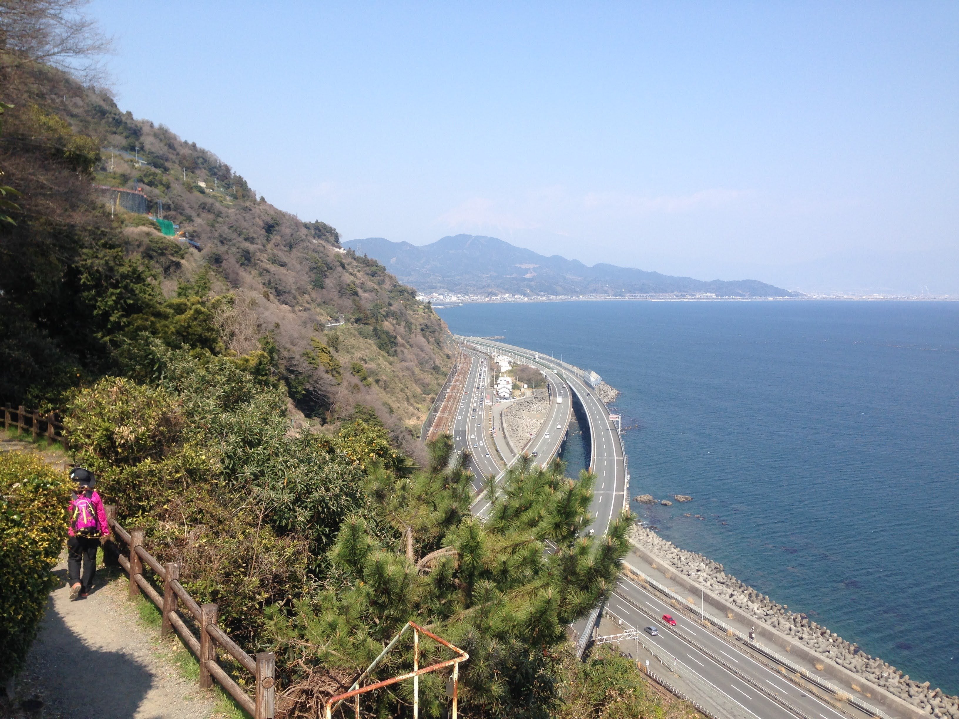 東海道の断崖絶壁の由井峠 （東海道五十三次（保永堂版）由井 薩