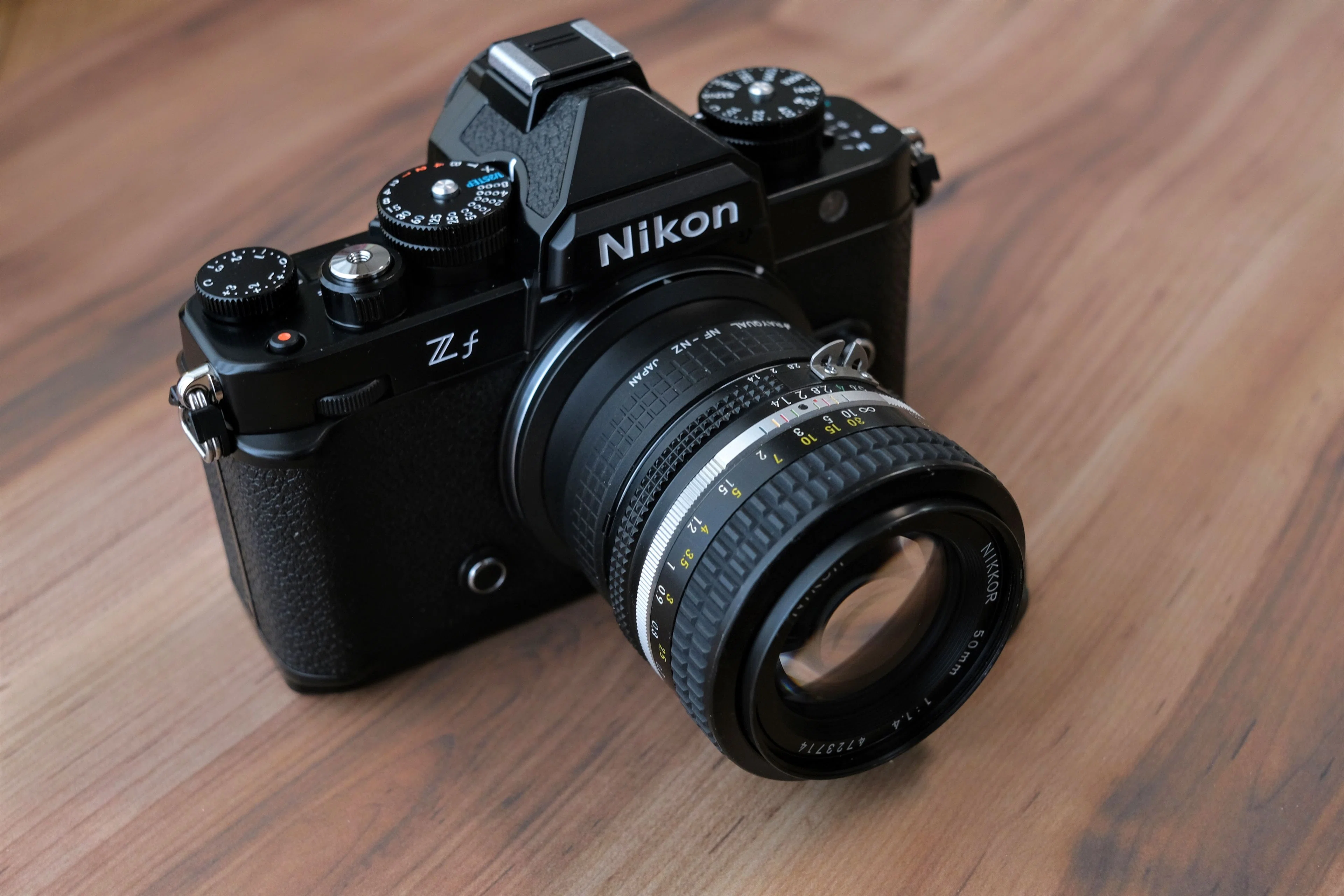 綺麗 Nikon FE2 + Ai Nikkor 50mm f1.4 ZEISS】Nikon Zf に 綺麗 Nikon FE2 + Ai Nikkor 50mm f1.4 ZEISS】Nikon Zf に