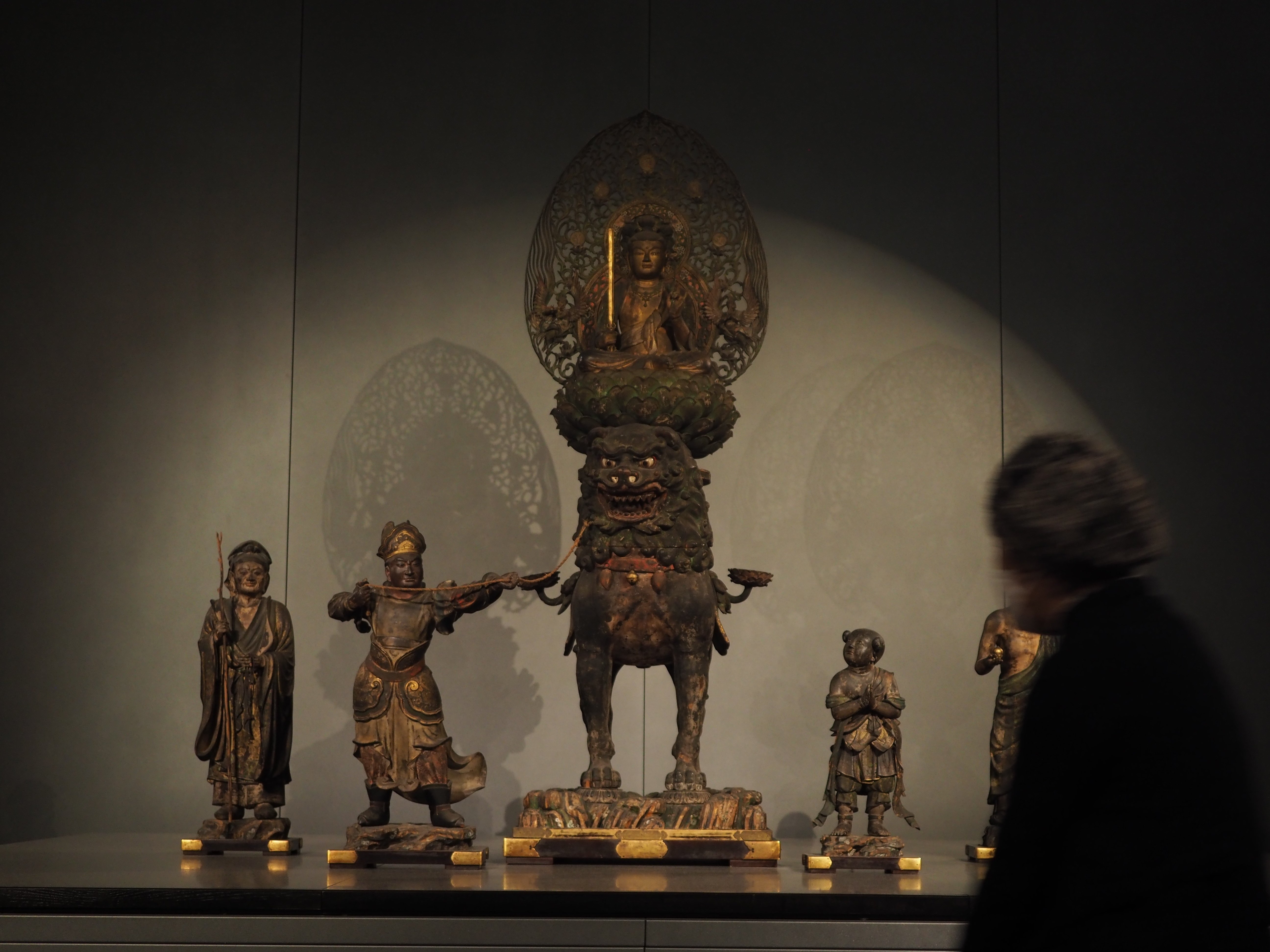 いずれも重文！ トーハクの文殊菩薩騎獅像と毘沙門天……そして校倉造の