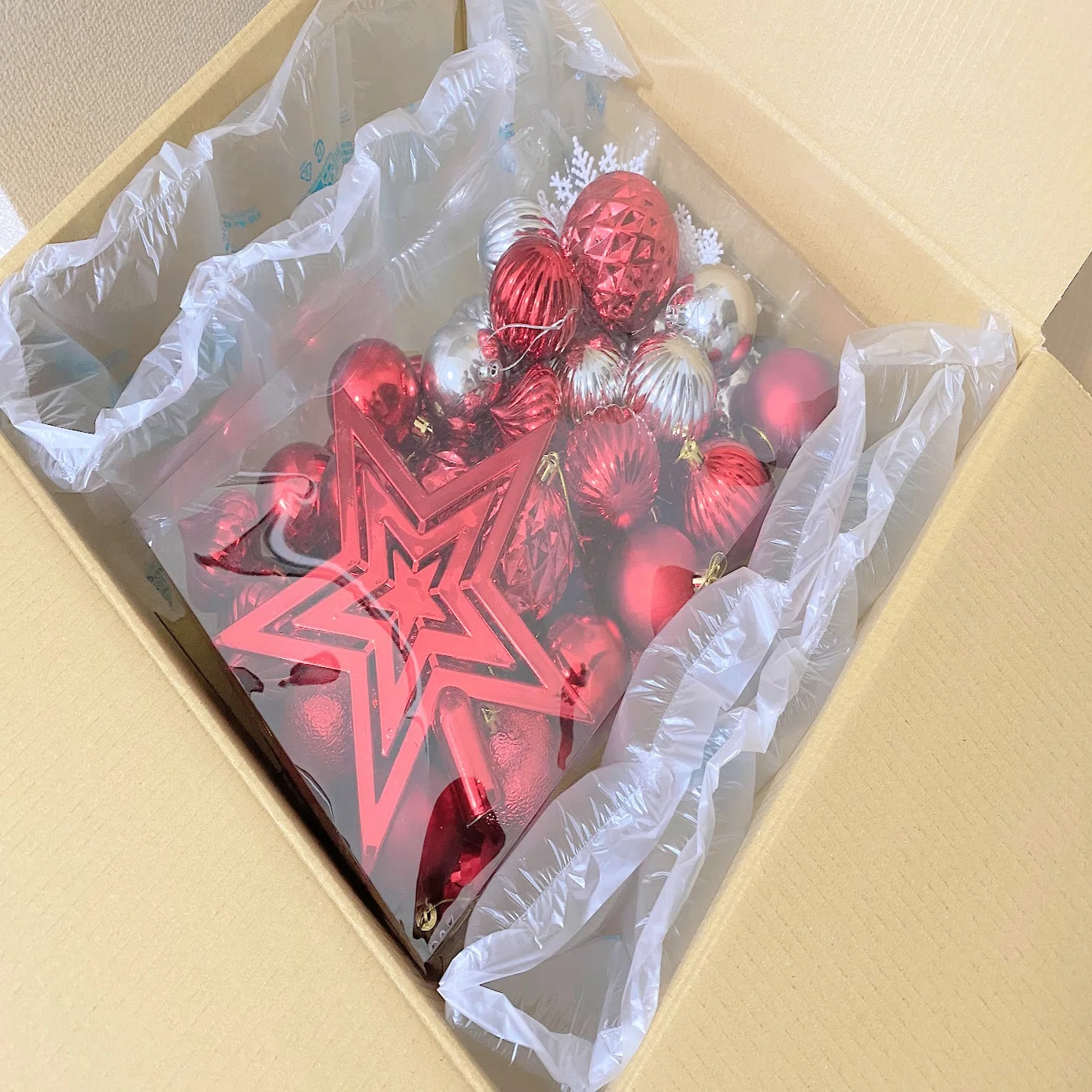コンパクト収納で場所を取らない！組み立て簡単なクリスマスツリー