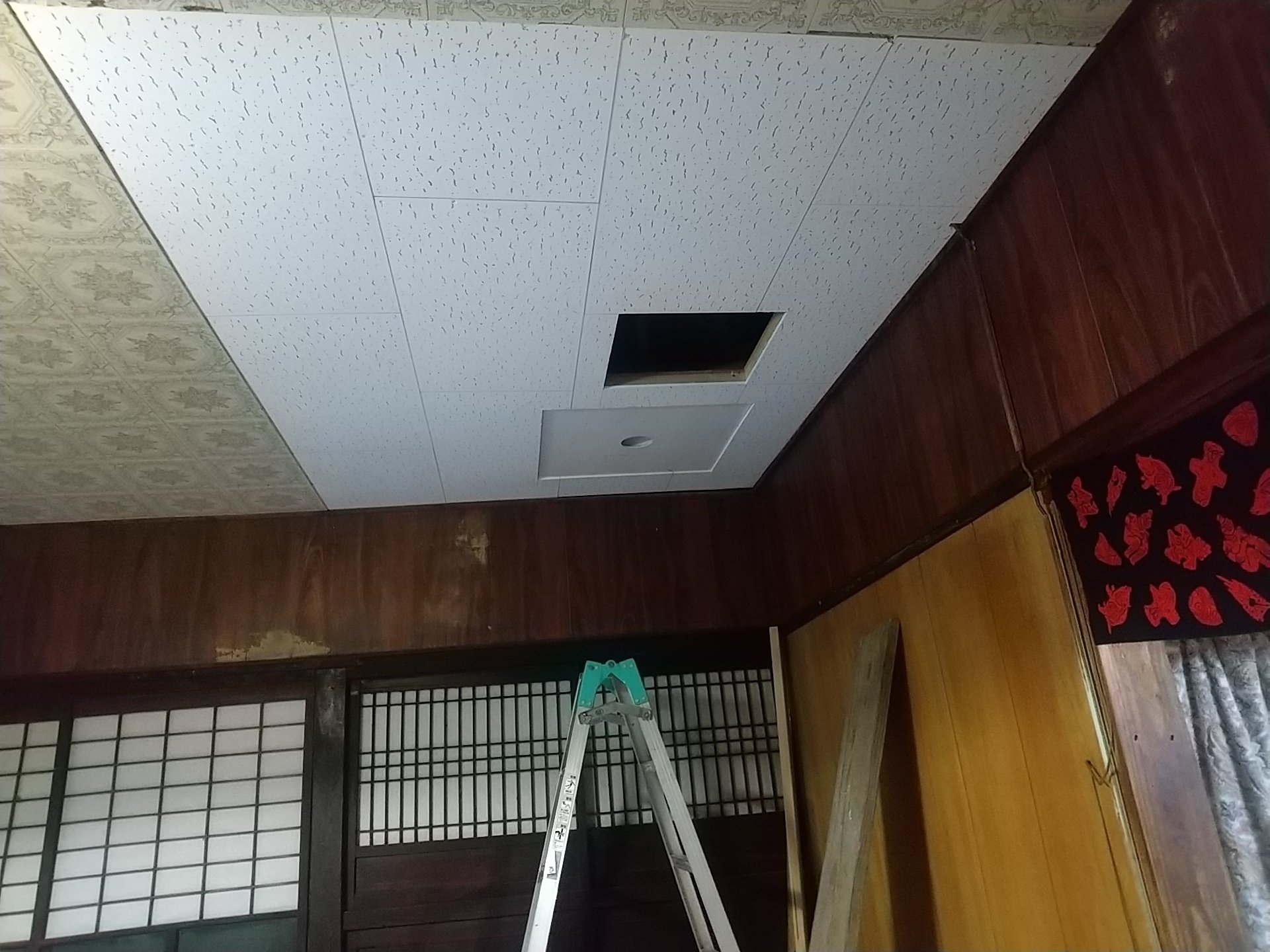 居間の天井を貼りました。｜加藤純 京津畑地域おこし協力隊