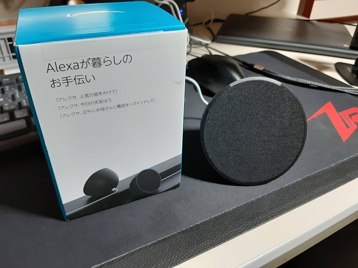 スピーカーはやはり左右2つがバランス良い。Echo Popを2つ使っ スピーカーはやはり左右2つがバランス良い。Echo Popを2つ使っ