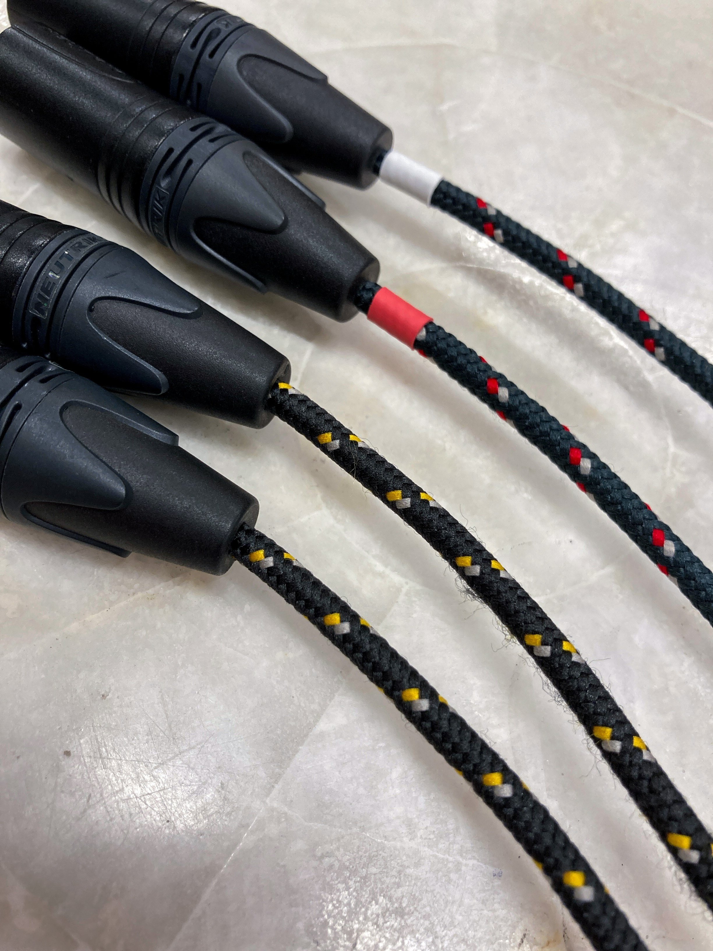 電線の新旧比較。(BJ ELECTRIC社のケーブル)|Satoshi Horibe 電線の新旧比較。(BJ ELECTRIC社のケーブル)|Satoshi Horibe
