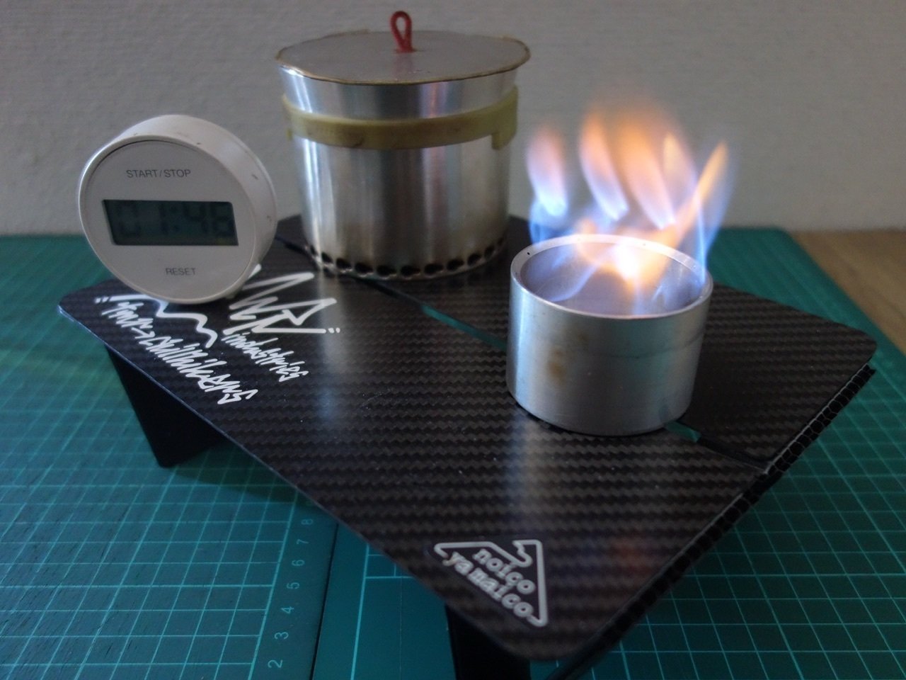 天板フルカーボンのミニテーブル noicoyamaico mini carbo2 天板フルカーボンのミニテーブル noicoyamaico mini carbo2