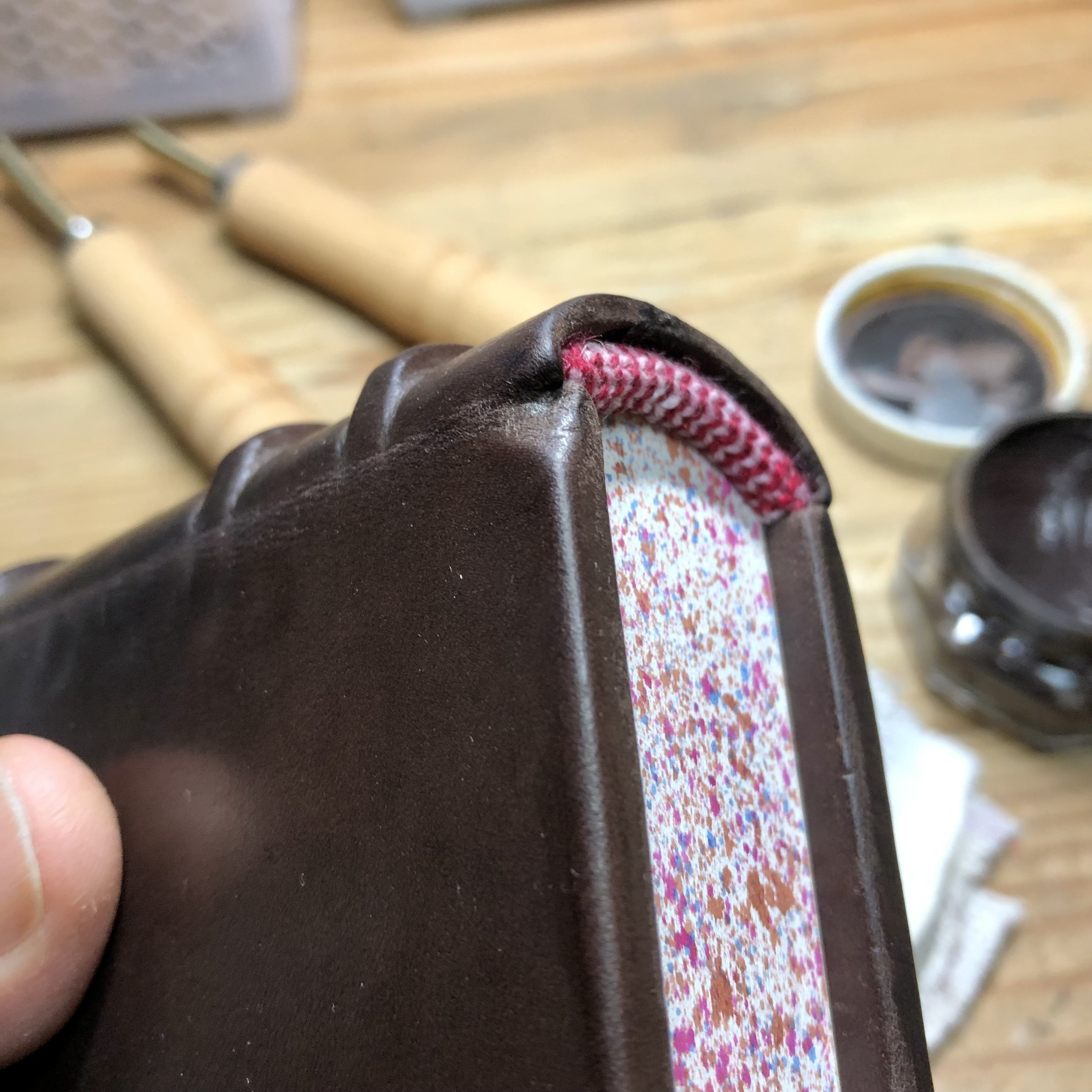 魅惑の革装丁】古き良き手製本の世界。｜本つくり人・綴人