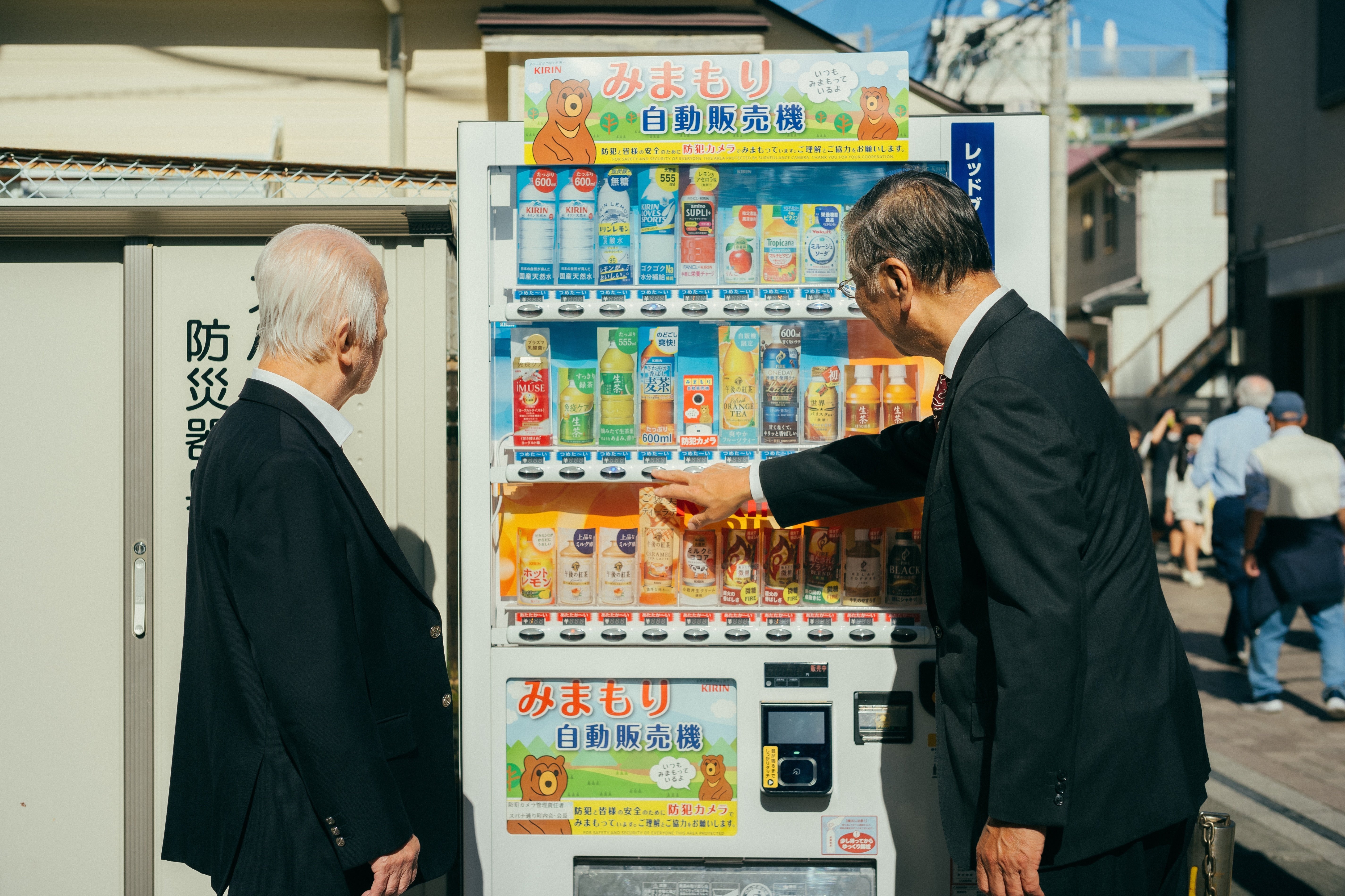 自販機が防犯になる。地域の人と街を守る“目”になる「みまもり自販機