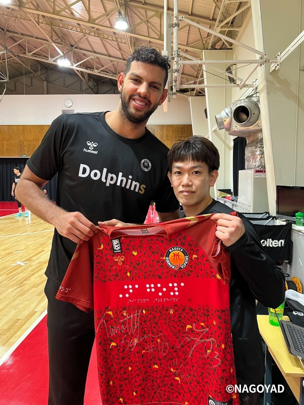 s*読様 名古屋ダイヤモンドドルフィンズ　選手サイン入スウェット　hummel hummel製DOLPHINSスウェットクルーネック｜名古屋ダイヤモンド