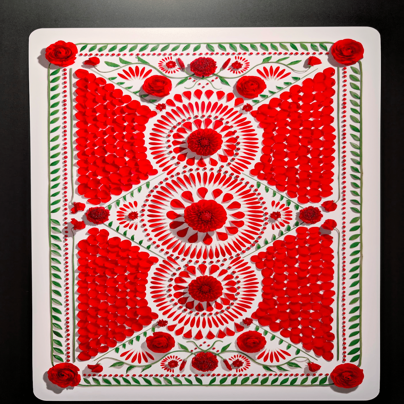 圧巻のトランプアート! / 吉田ユニ作品展“PLAYING CARDS”｜横田