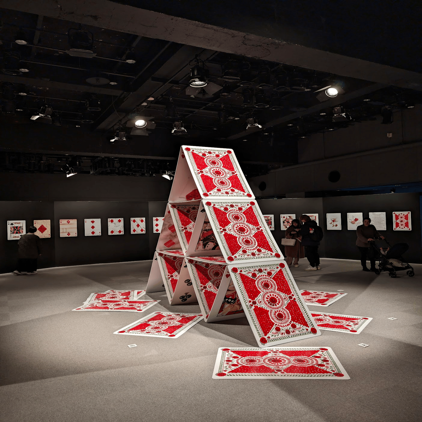 圧巻のトランプアート! / 吉田ユニ作品展“PLAYING CARDS”｜横田
