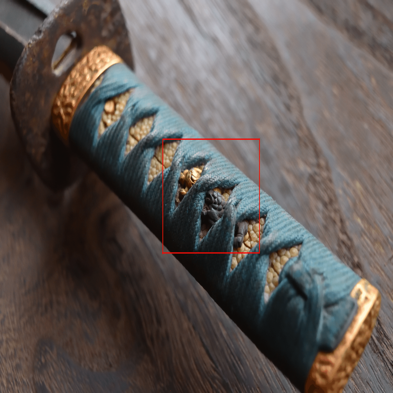 長寿守刀 亀図目貫 栗型 返り角付 金箔貼り鞘 合口拵 袋付 模造刀