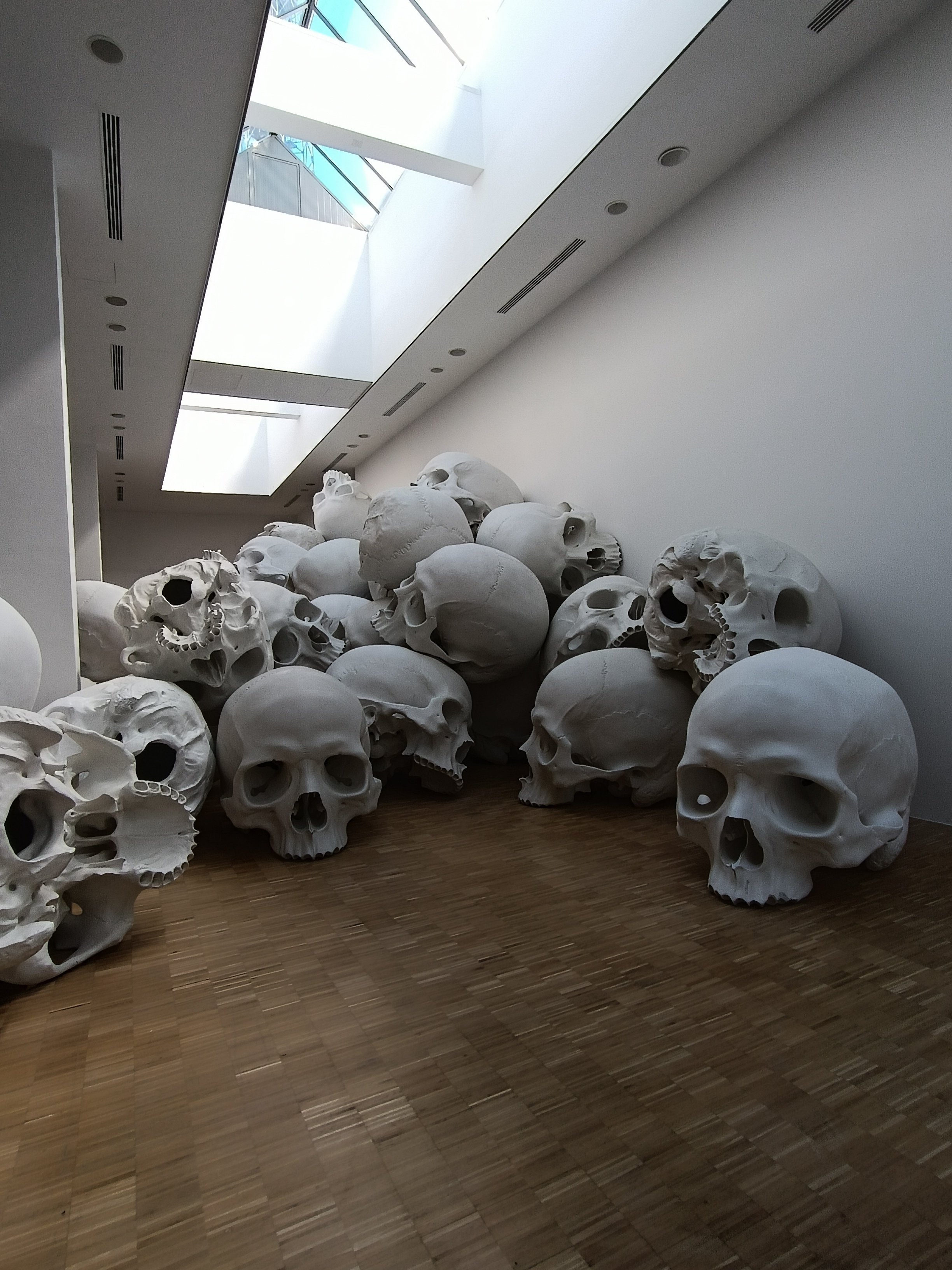 カルティエ財団によるRon Mueckの展示会｜シマ子