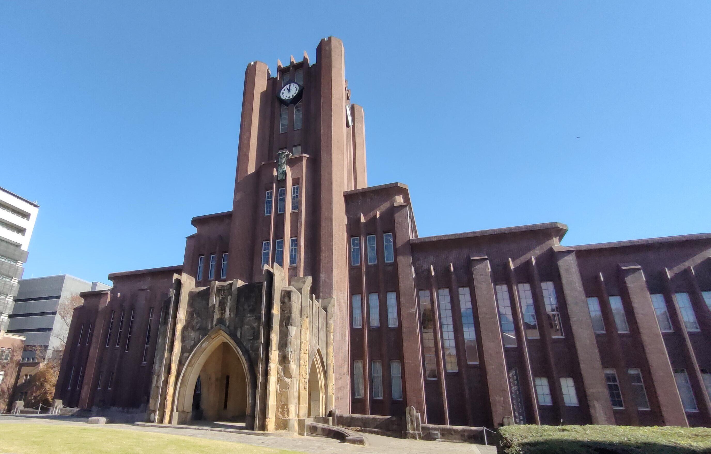 水彩画 東京大学　安田講堂　　SHO 2024秋、東大のイチョウをスケッチ : カズヨシのアトリエ