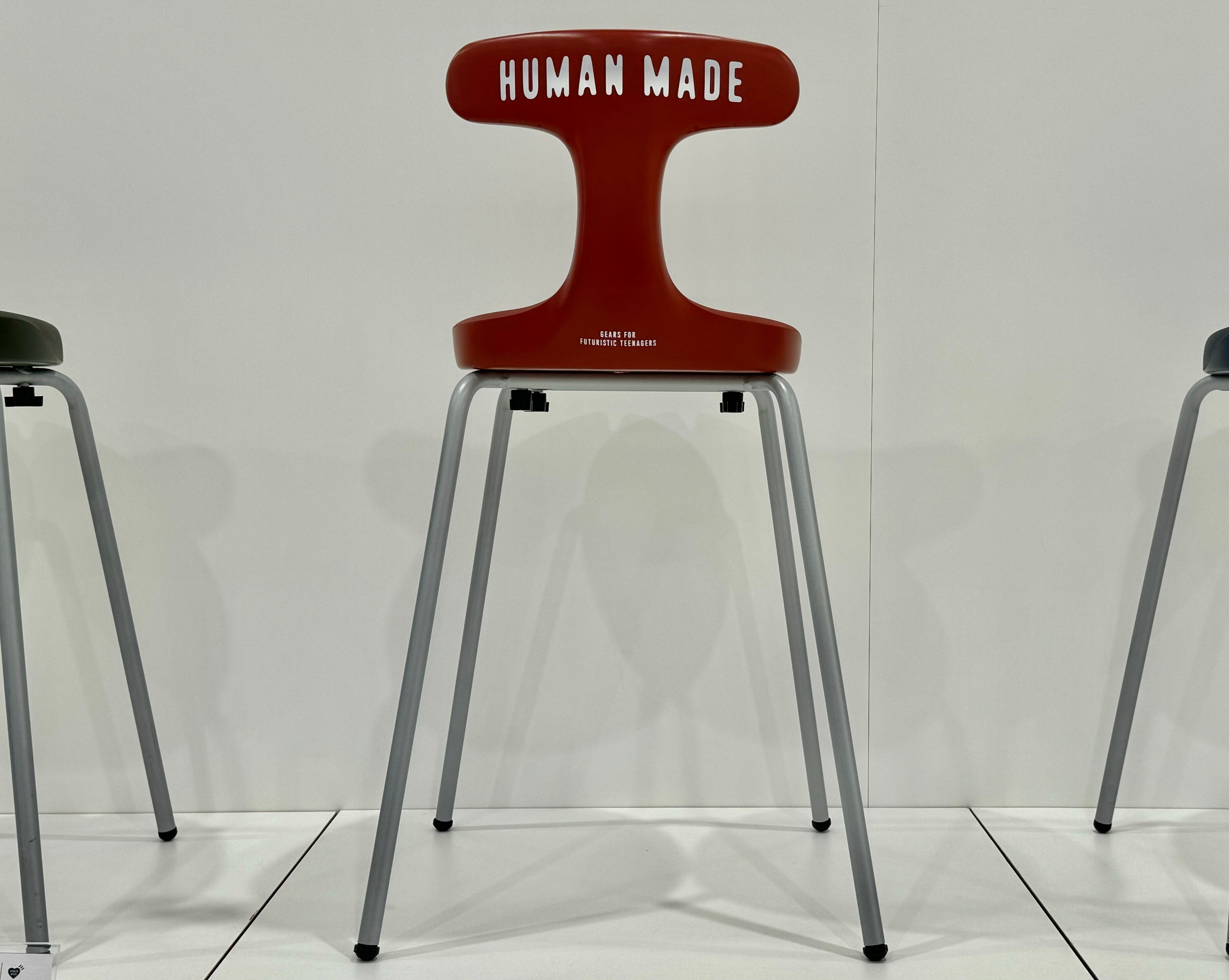 大人気「ayur-chair × HUMAN MADE」のコラボ第三弾スツール！深紅の