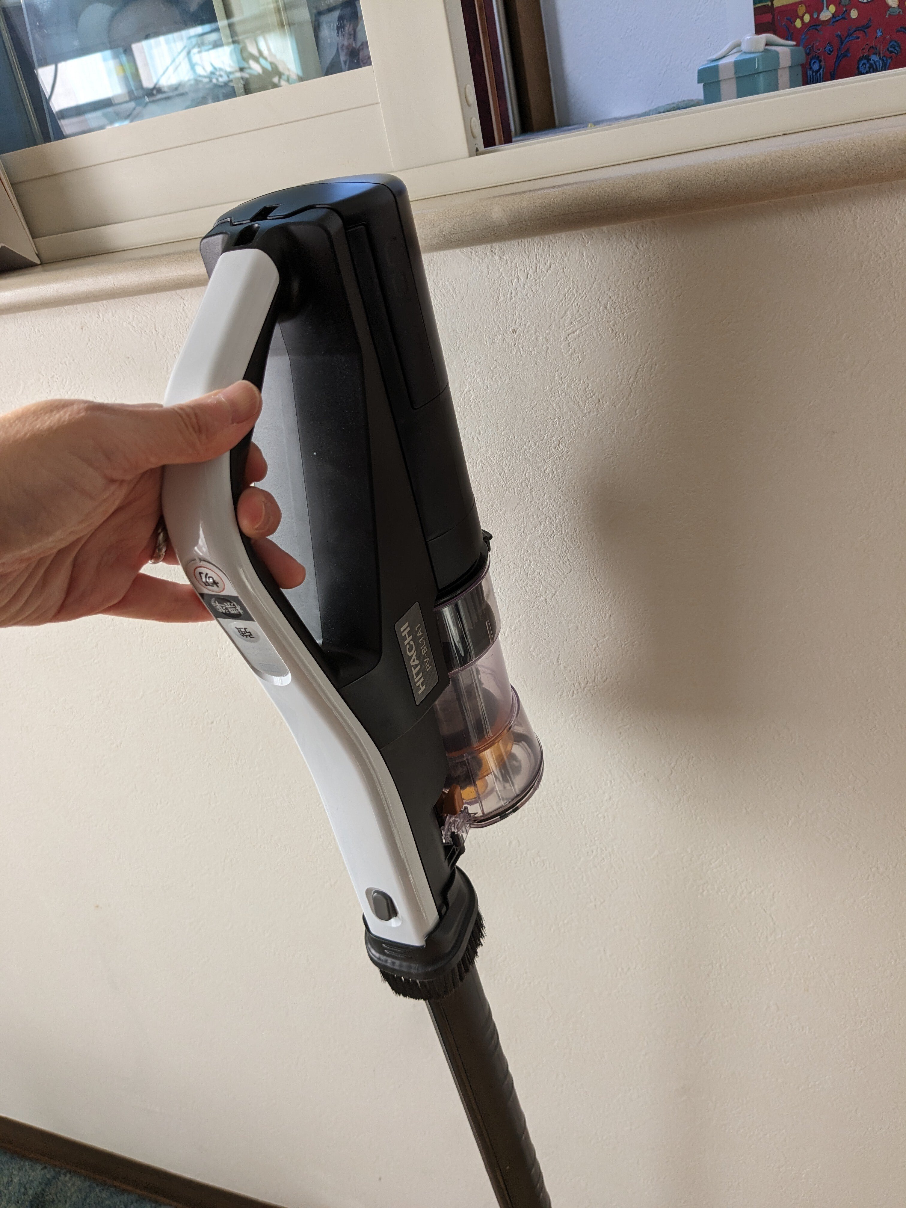 家電レビュー】日立スティック掃除機「ラクかる」2週間使って 家電レビュー】日立スティック掃除機「ラクかる」2週間使って