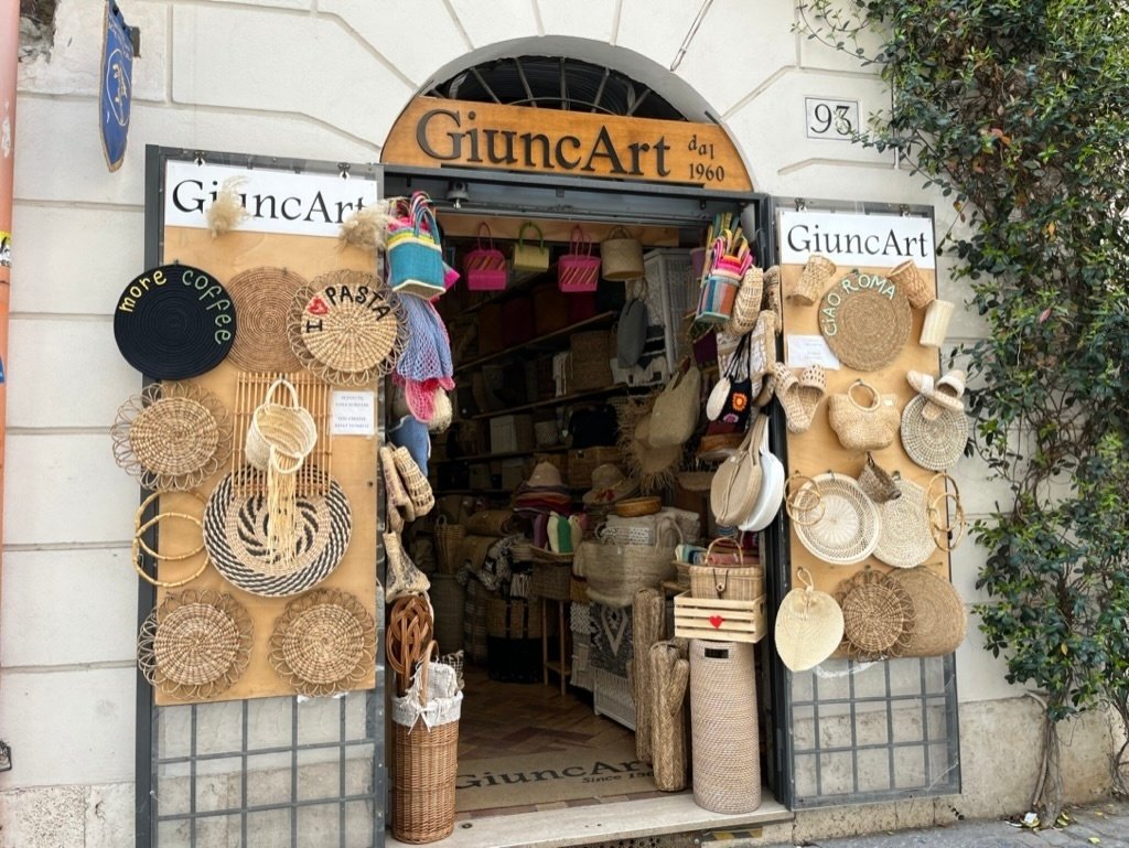 手作り額付き作品　ラス1❗title「バチカン市国はどこニャンコ」 🇻🇦バチカン市国：世界一小さな国の魅力を探ろう