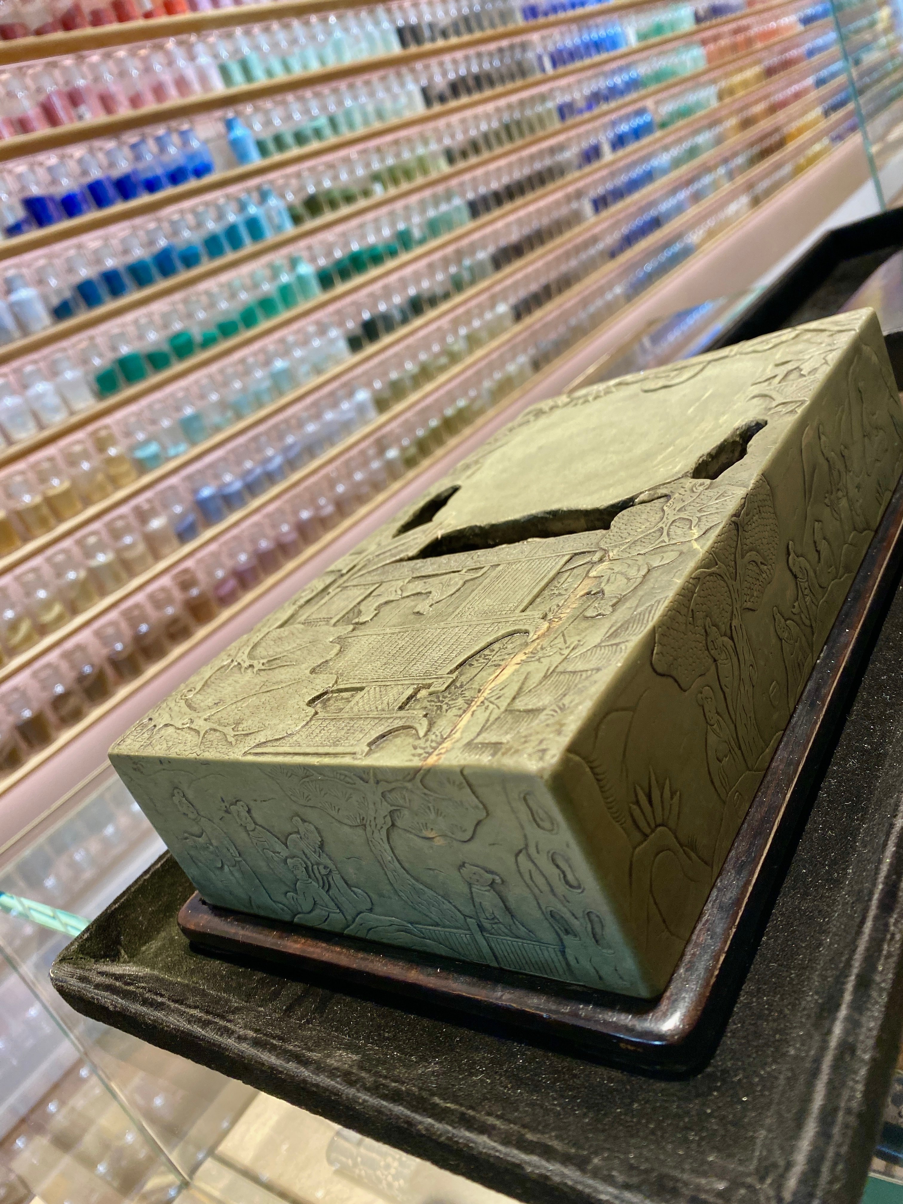 幽玄なる硯になった石 / 伝統画材ラボ「PIGMENT」｜Lulu's Cabinet