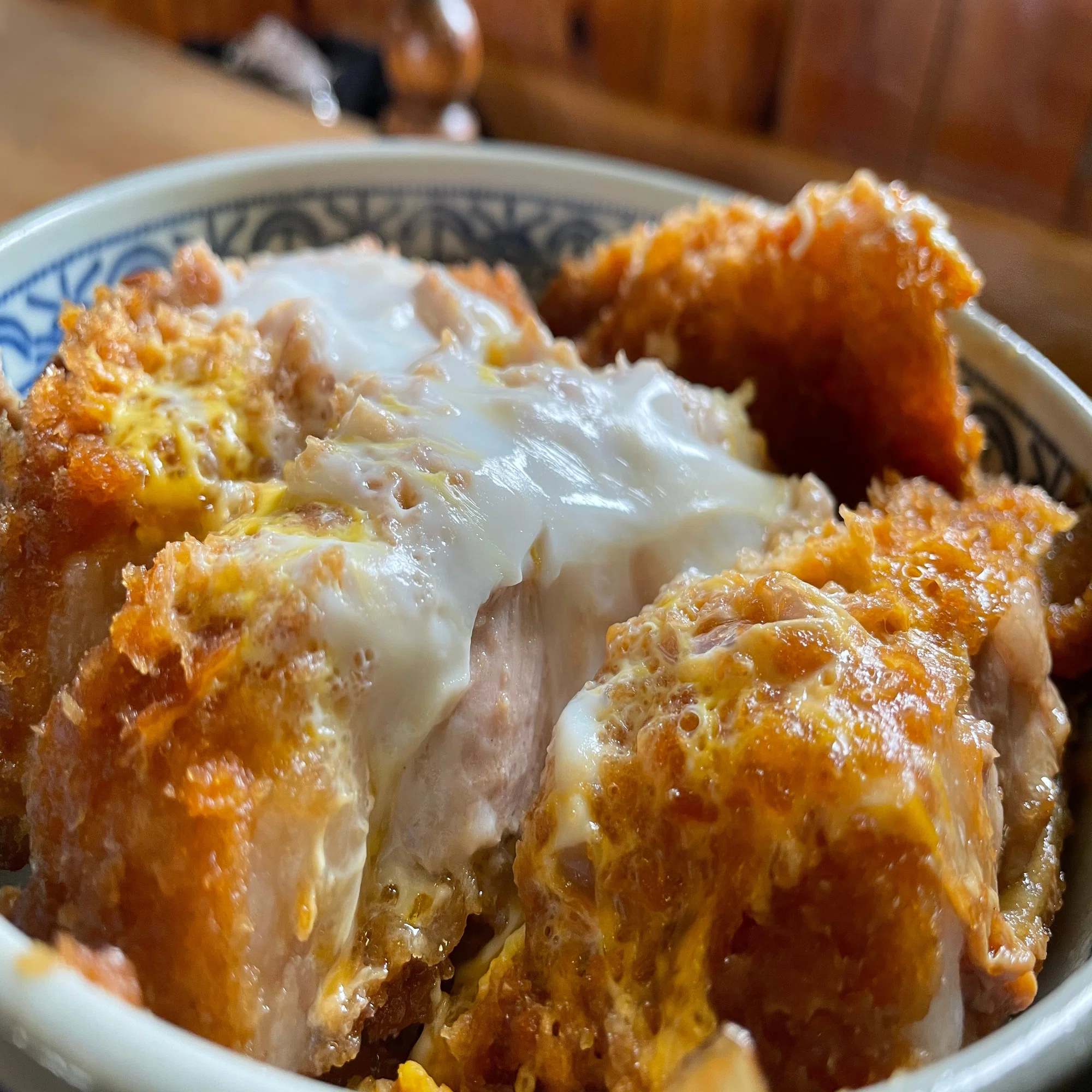 盛り付け図鑑2】記憶に残るカツ丼3選｜しおラボ＠飲食店の集客応援図書館