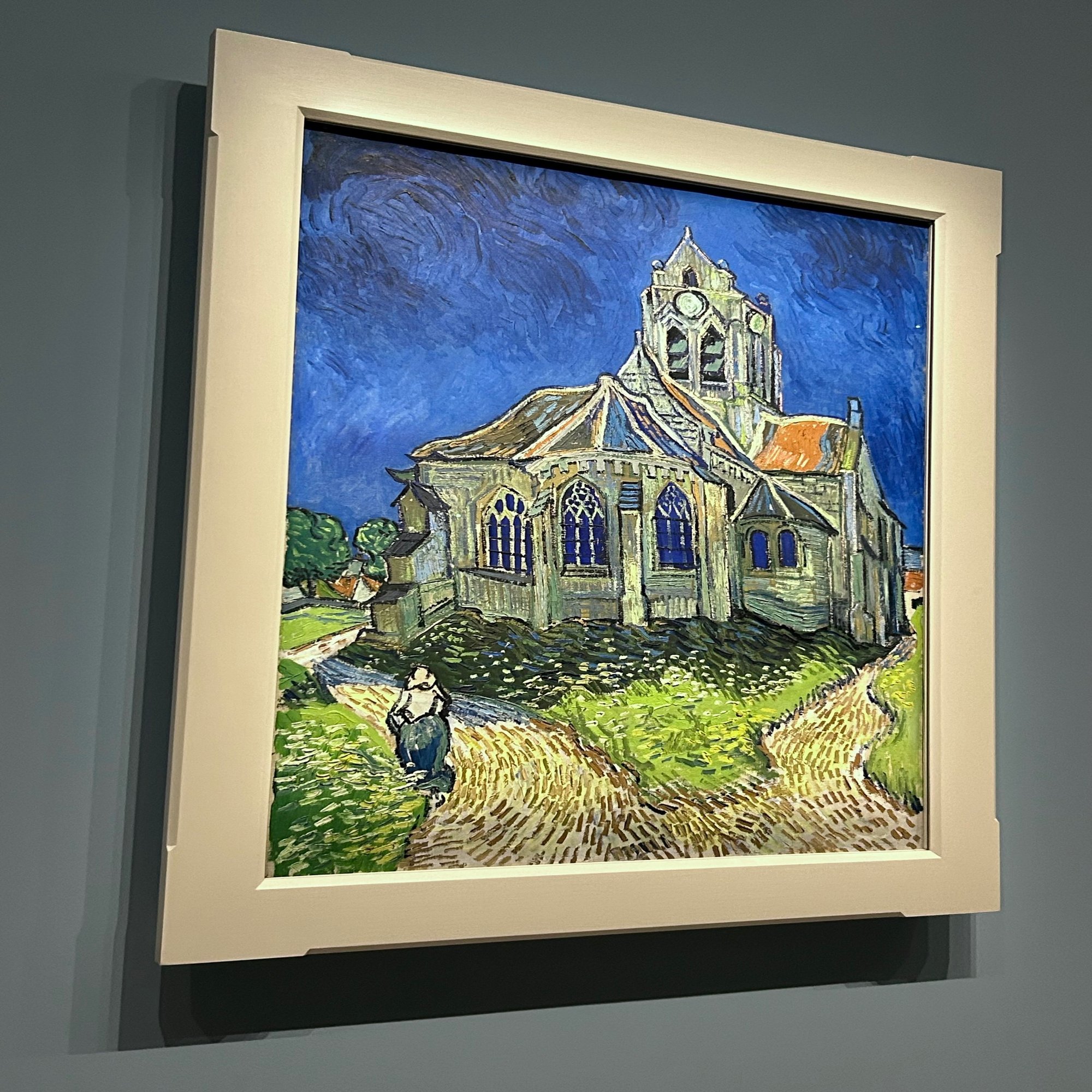 子供のためのオルセー美術館(71)ゴッホの教会/裏道から近づいて｜子供のための「はじめての美術館」パリ美術館アートワネットから, image size:1500x2000