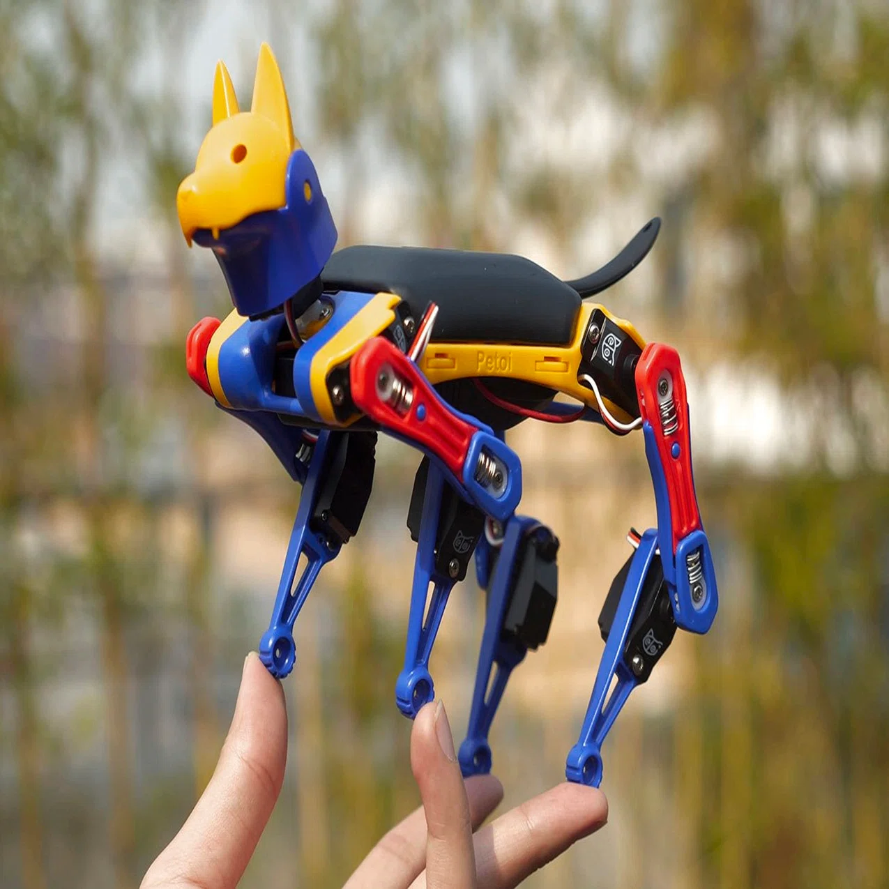 ボストン・ダイナミクスのロボット犬に、音声命令に従う225ドルの兄弟