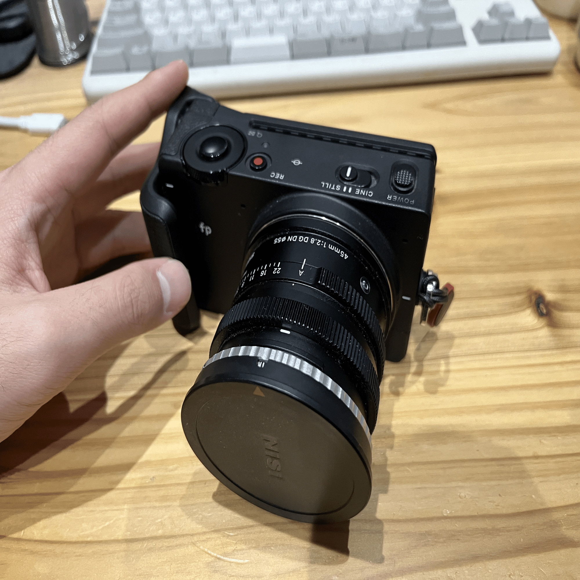 限界独身オタク男性がSIGMA fpの画素数を捨てて機動力を取った話｜すけ