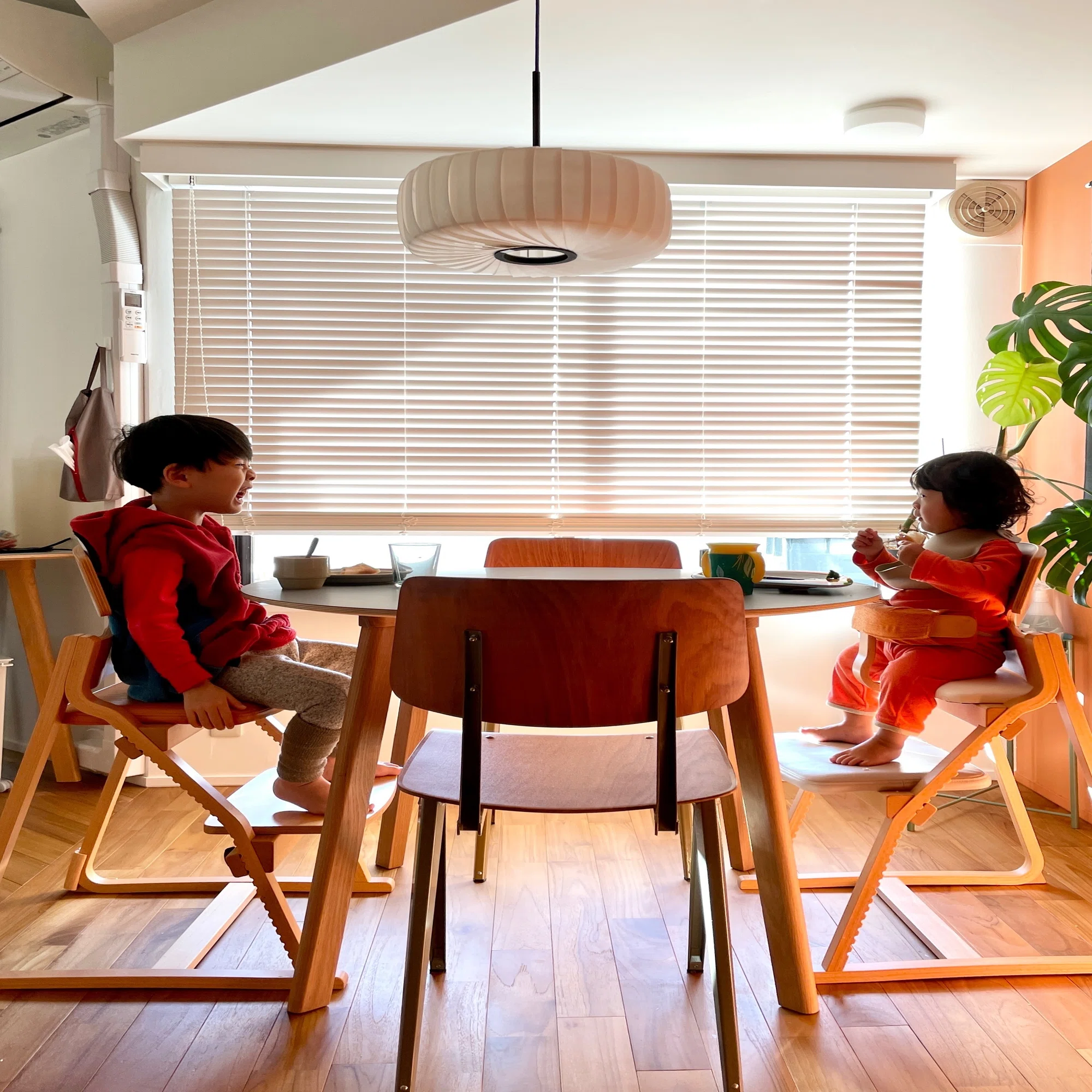 アップライトチェアと息子 その後｜インテリアショップ APARTMENT