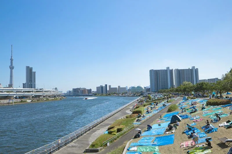 隅田川花火大会当日の汐入公園前|金沢昌代