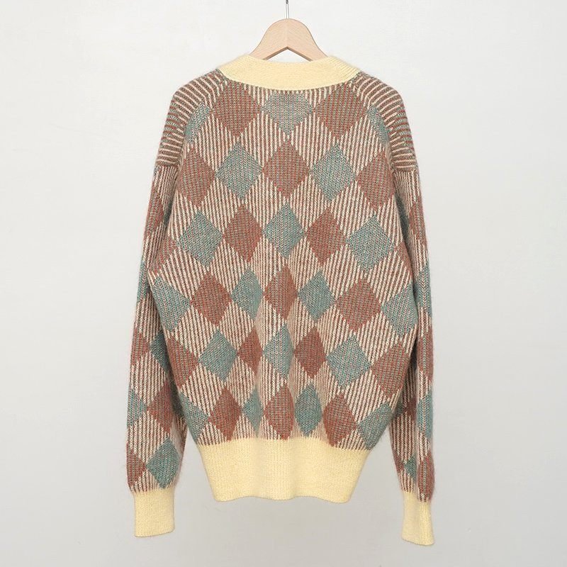 アーガイル柄カーディガン。伝統的な柄×モダンなサイズ感。【MEIAS