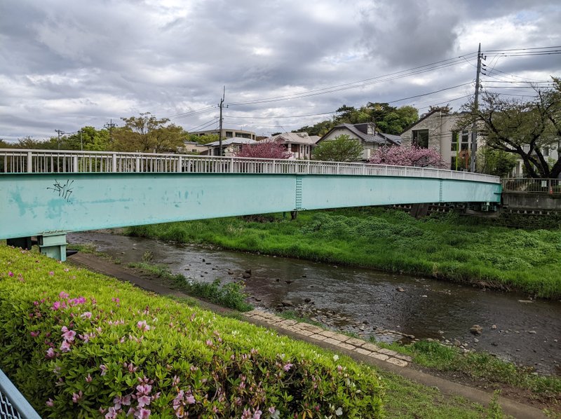 東京都世田谷区成城の野川に架かる橋。　野川に架かる東京区部の橋では最上流に位置する。