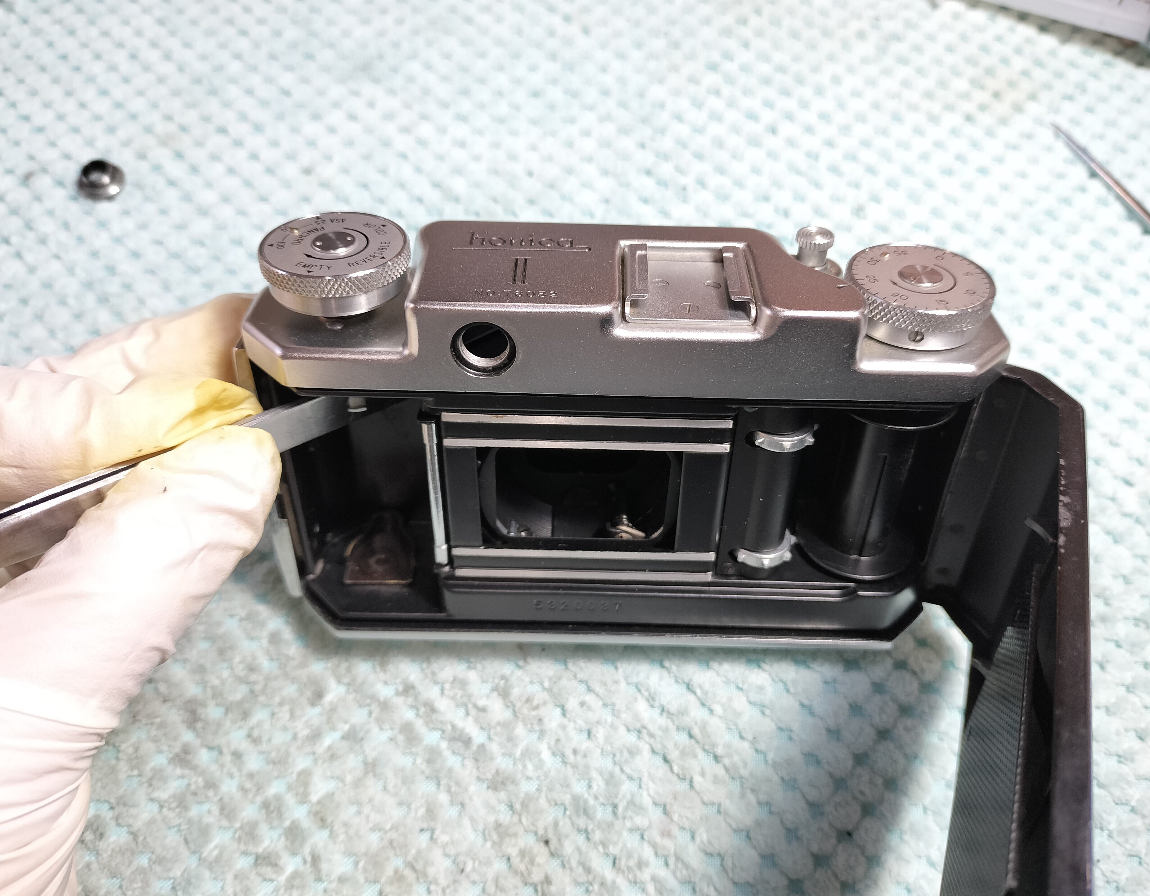 Konica IIシリーズの分解|フィルムカメラ修理のアクアカメラ Konica IIシリーズの分解|フィルムカメラ修理のアクアカメラ