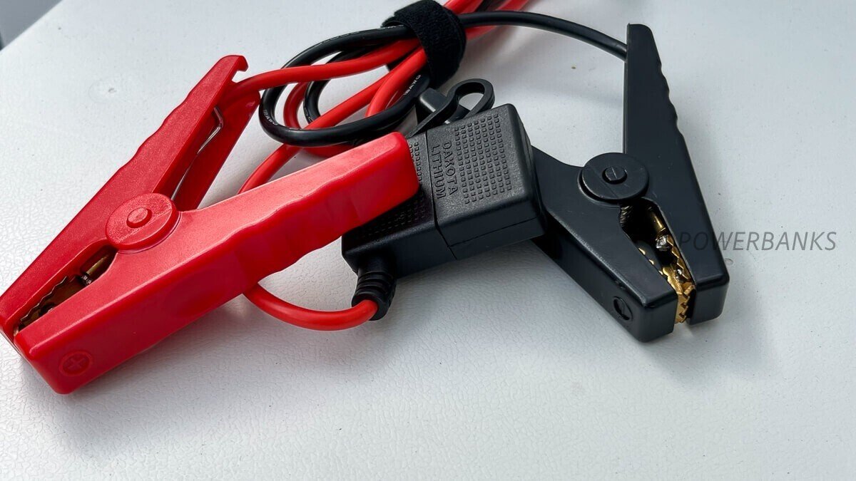 PECRON E1500LFPポータブル電源にはXT60出力ポートがあります