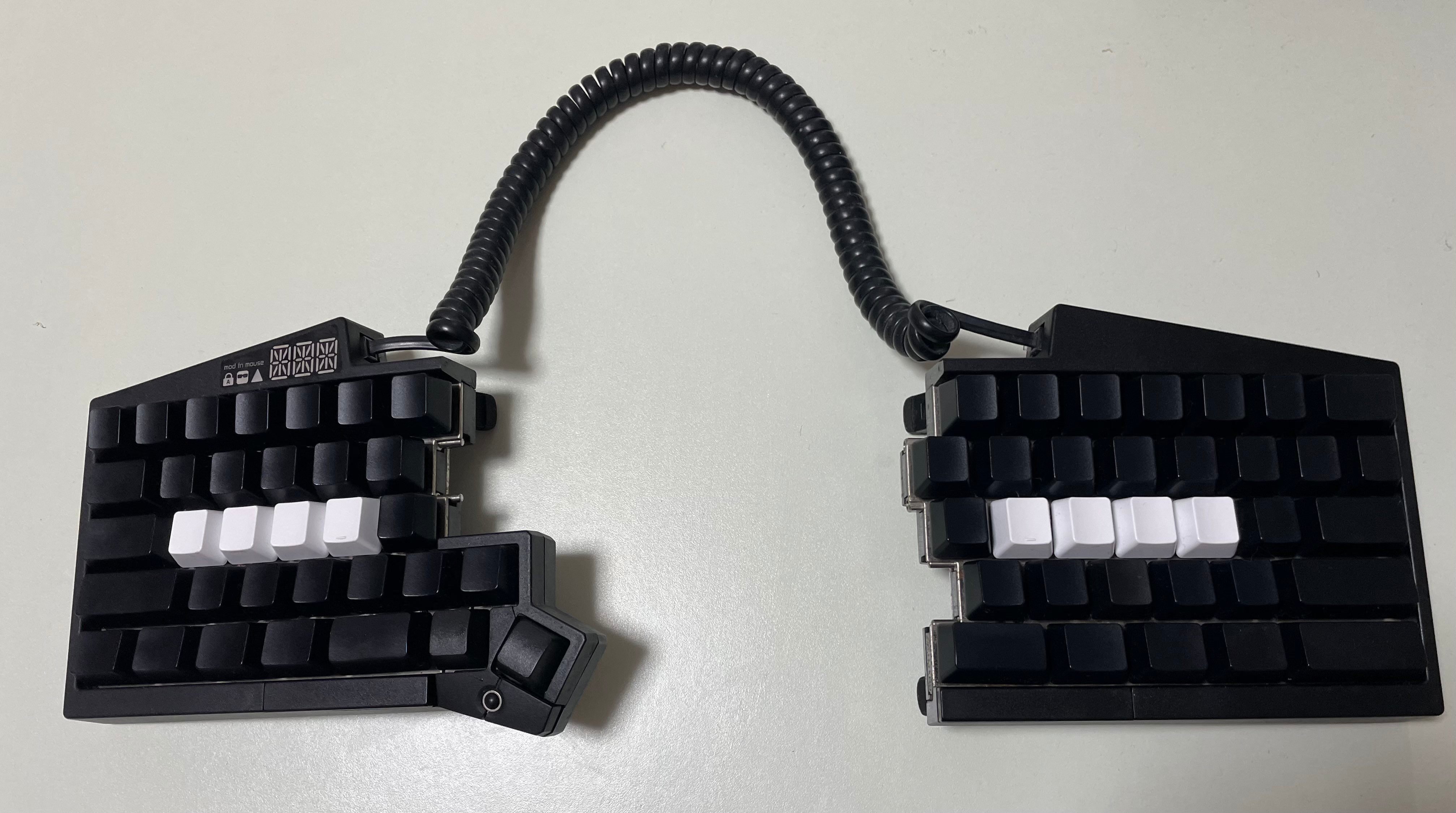 割れたキーボードをハンガリーから個人輸入した話｜uro