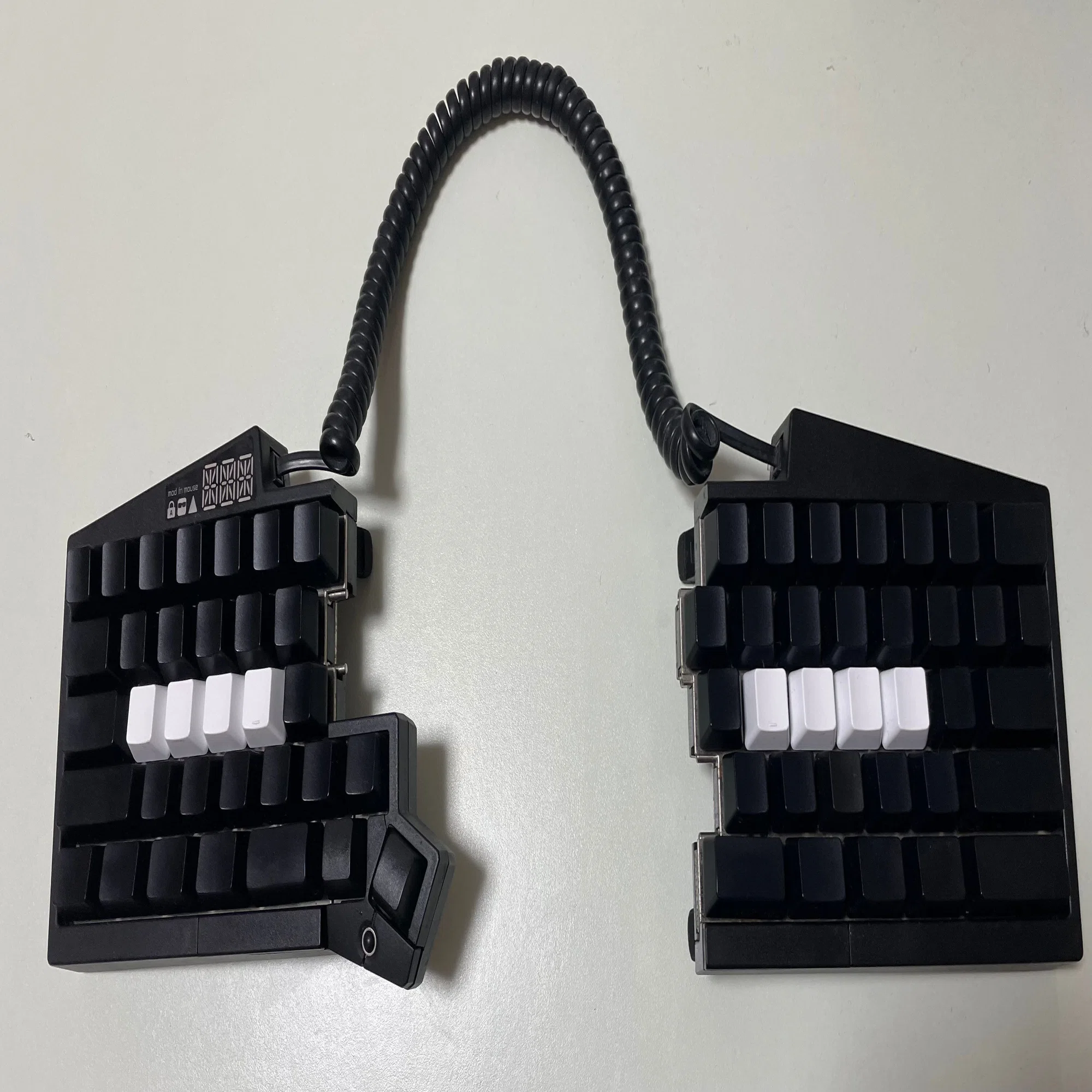 割れたキーボードをハンガリーから個人輸入した話｜uro