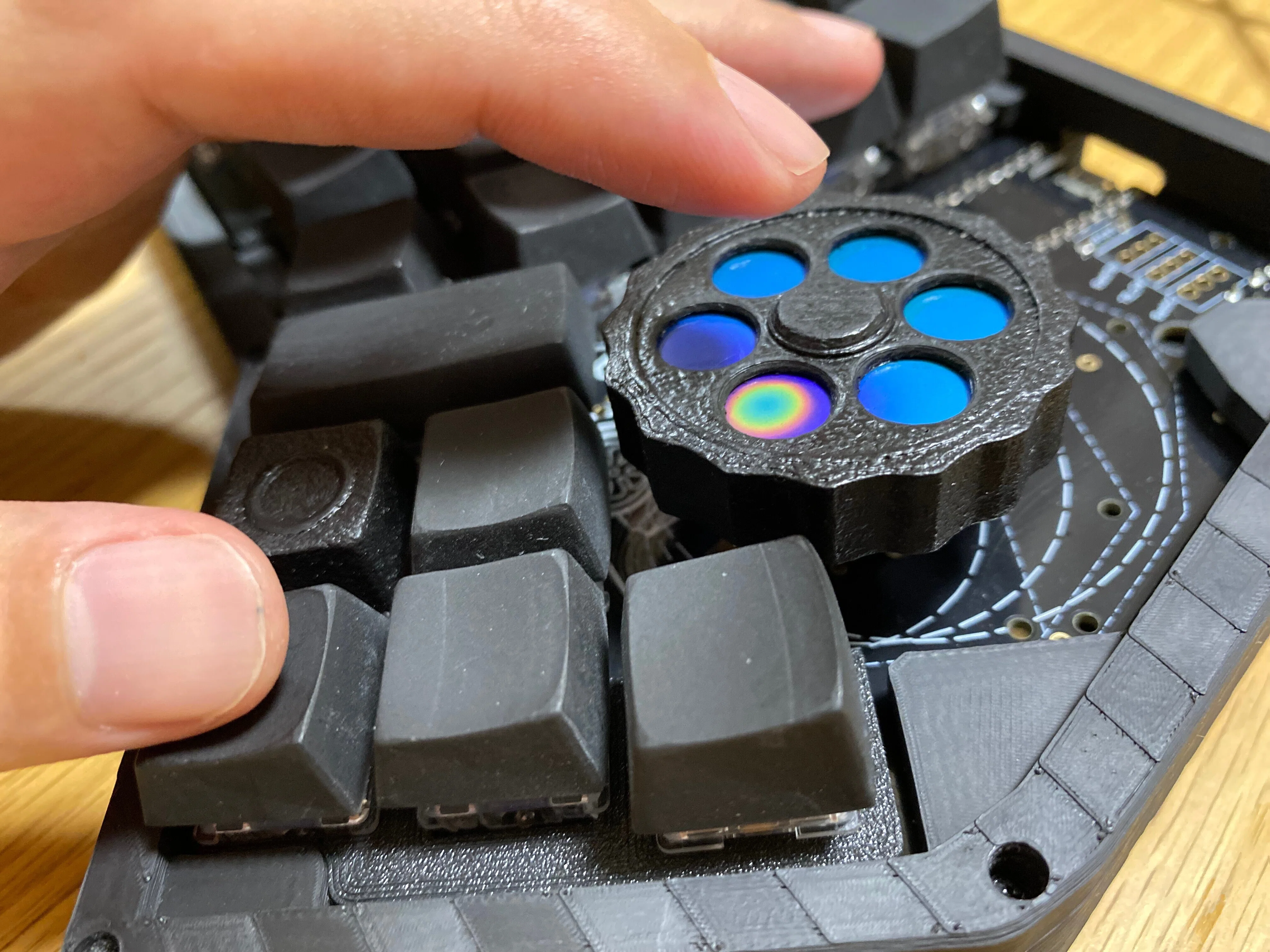 ロータリーエンコーダのクリック感をなくすプチ改造｜あたるの