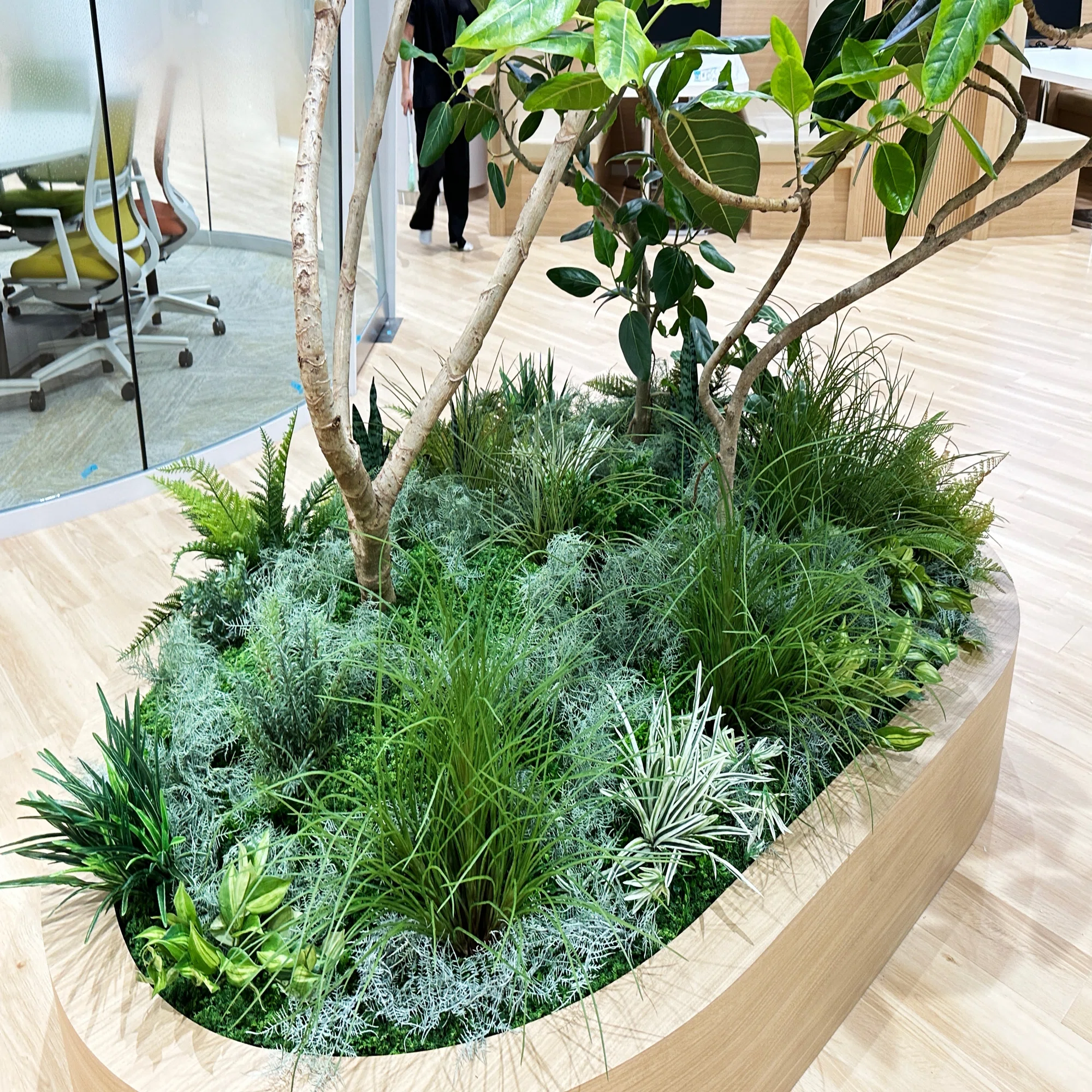 GreeNest ♯1 -リアルとフェイクでオフィスを緑いっぱいの空間に 