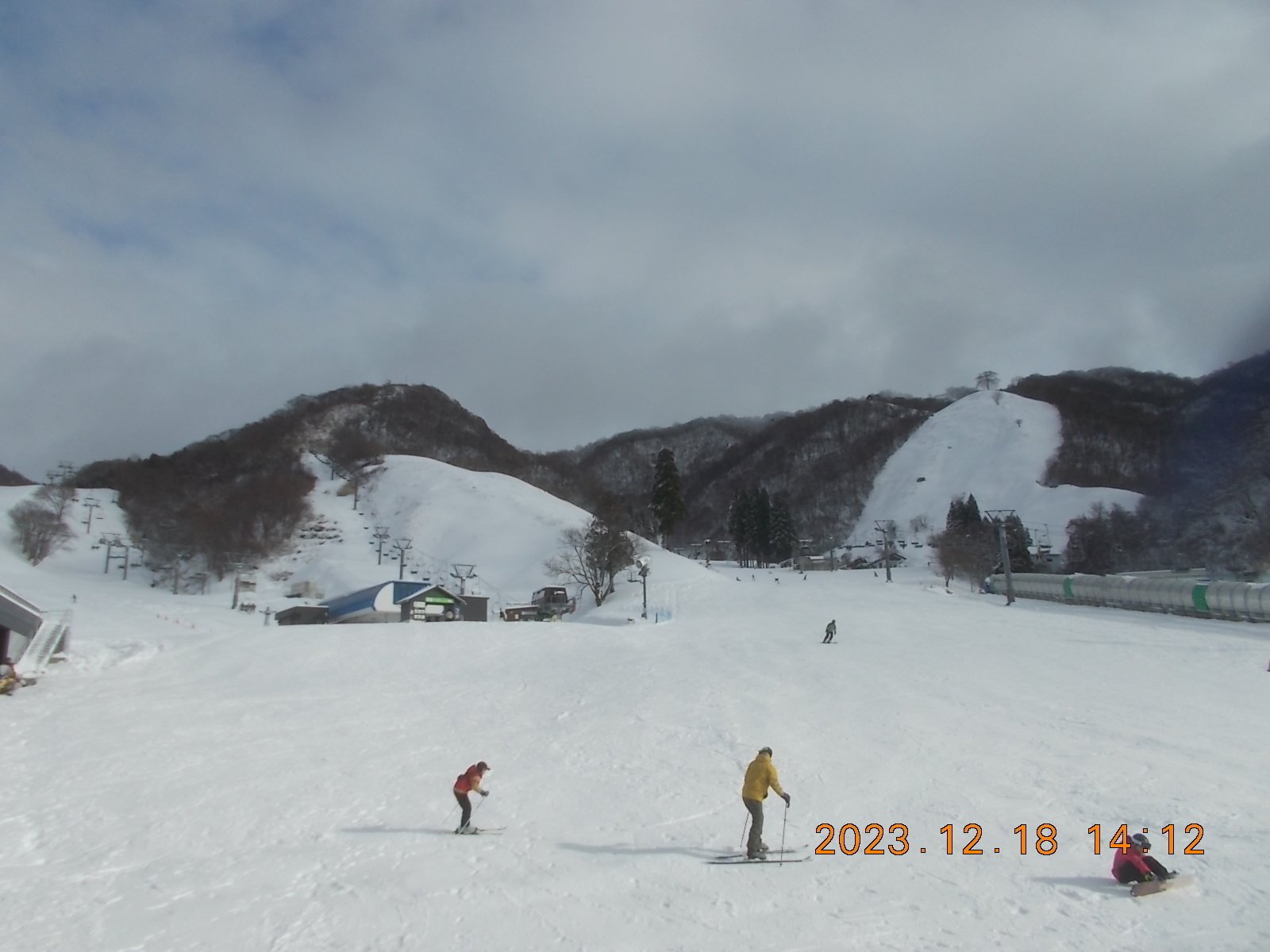グランスノー奥伊吹 今シーズン、祝オープン 積雪60cm オープン