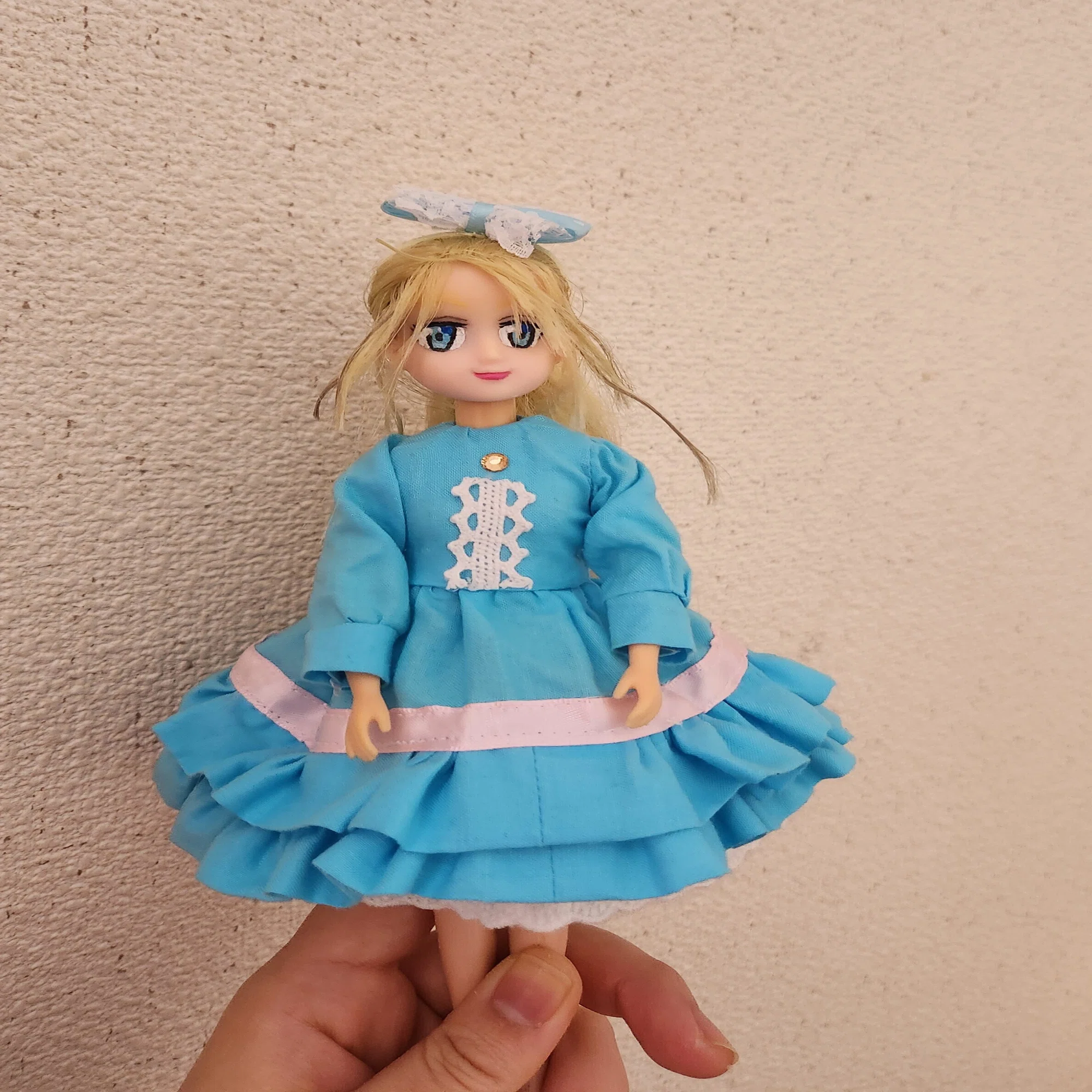 リカちゃんのスキンヘッドを購入し、ラブライブのエリーチカ風カスタム 