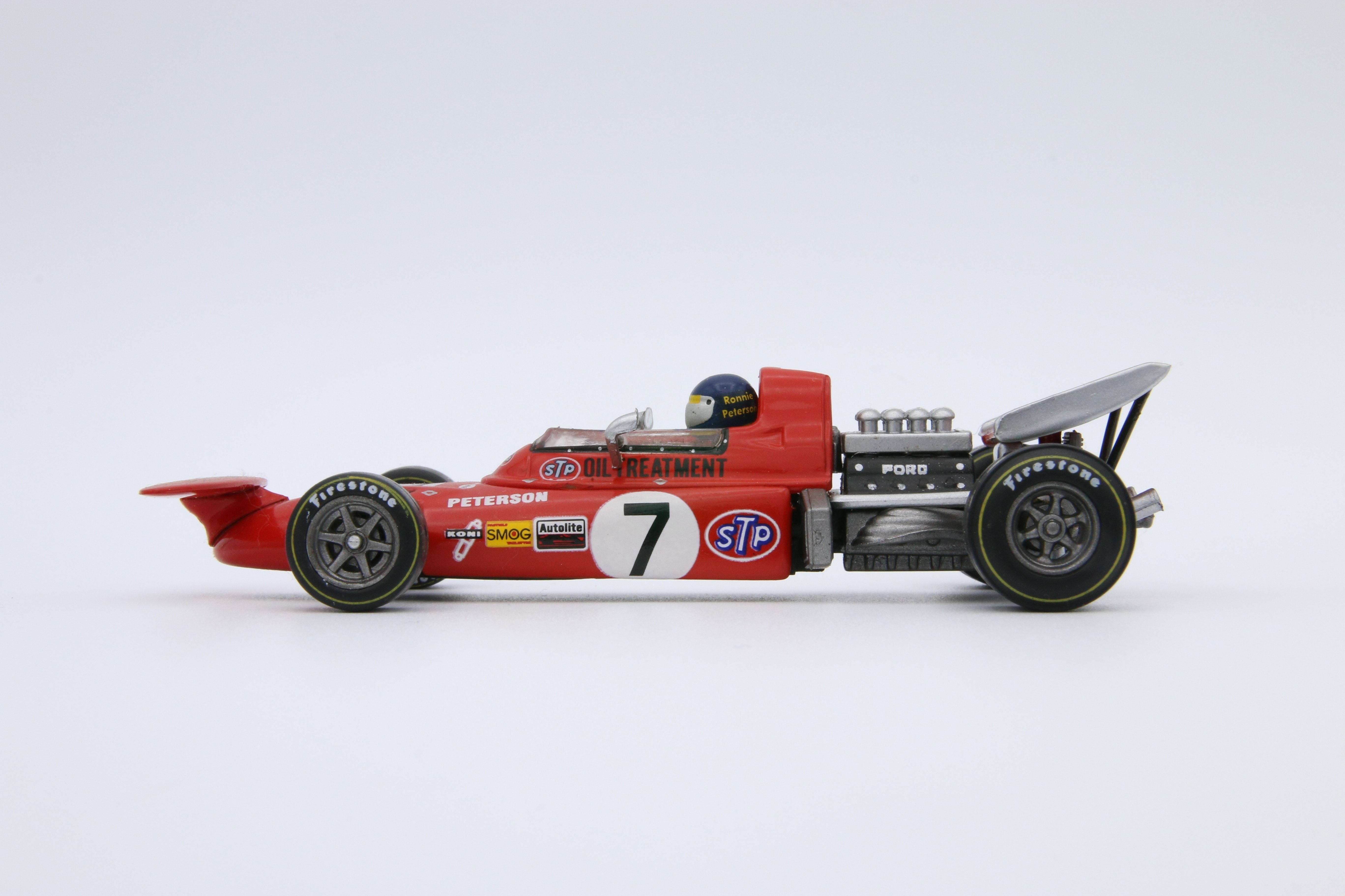 F1写真集/CONCENTRATION スケール1／43のミニカー写真集「堂々と市販されてるF1」｜kamisa