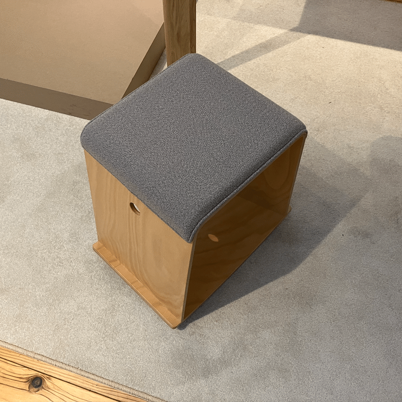 【展示品・2024年製】内田洋行 エルマー チェア クッション グレイ ブラック 展示品・2024年製】内田洋行 エルマー チェア クッション グレイ ブラック