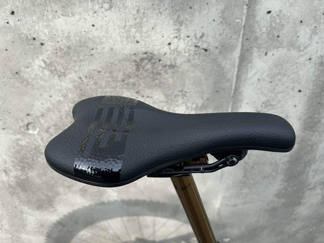 WTB Yeti Cycles純正サドル 黒/黄色 speed.001_600x600_crop_center.