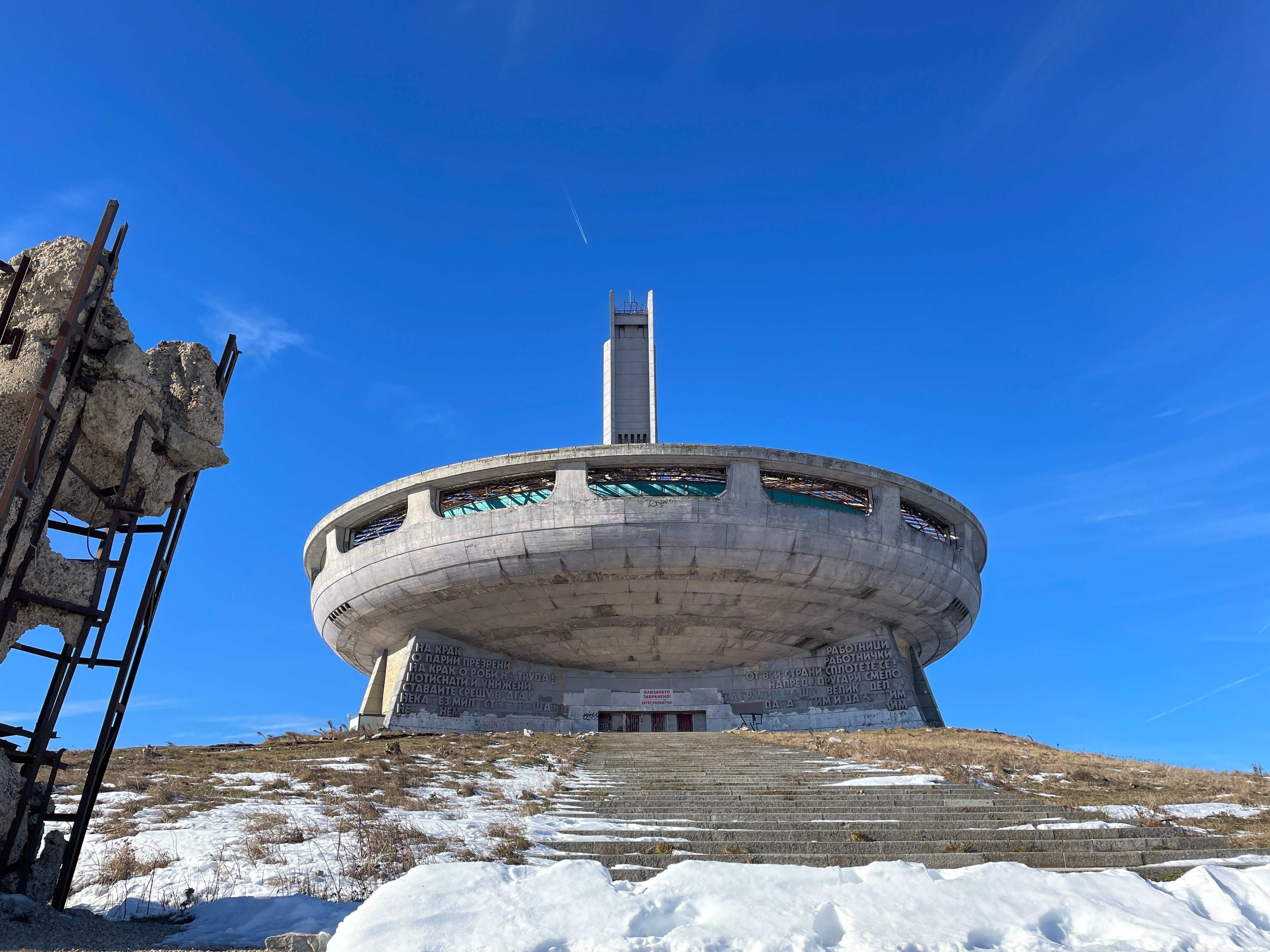 佐藤健寿氏に憧れて、ブルガリアの旧共産党ホール「Buzludzha