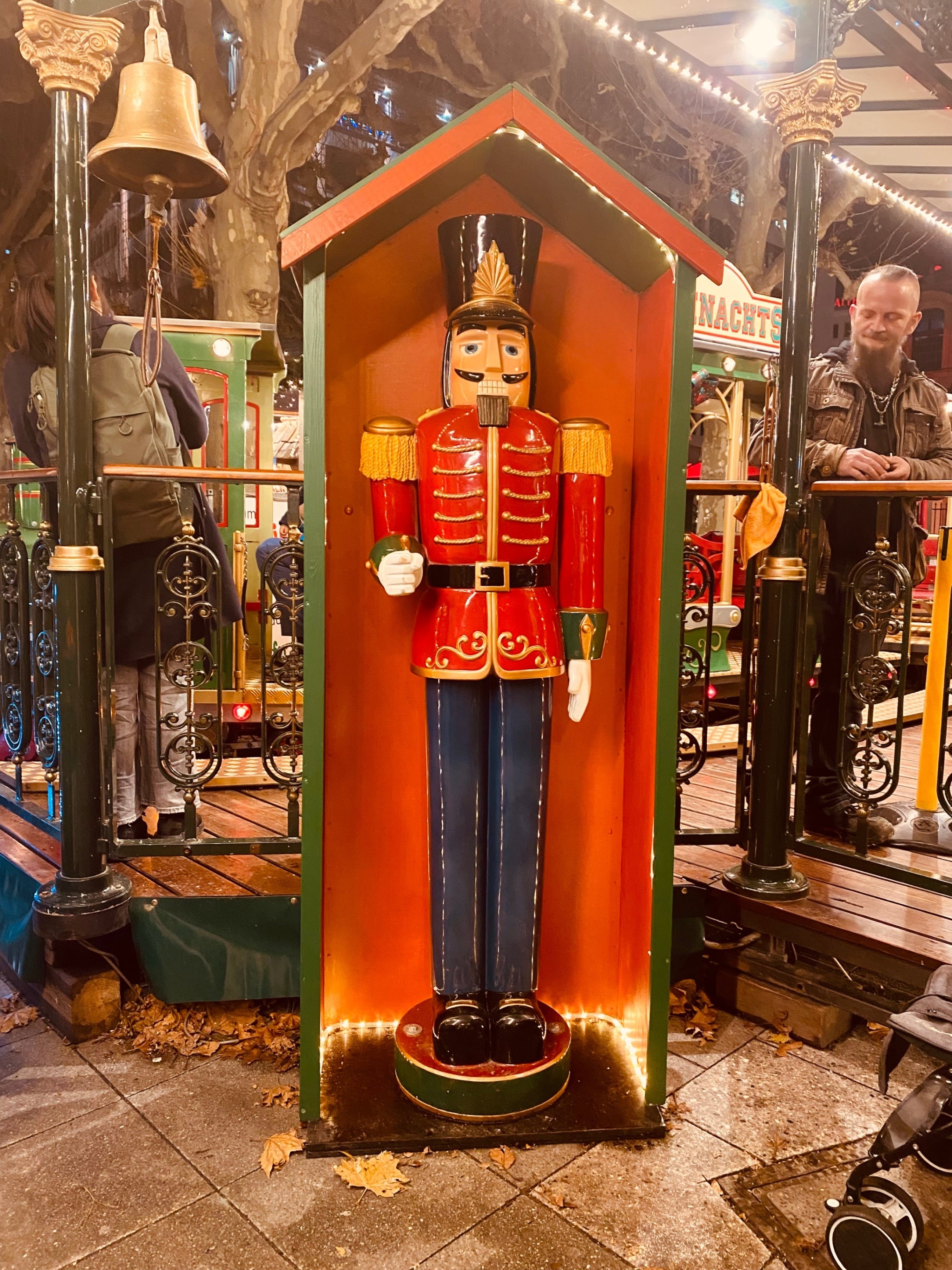 フランクフルトのクリスマスマーケット と「メルヘンの世界」｜梵凡