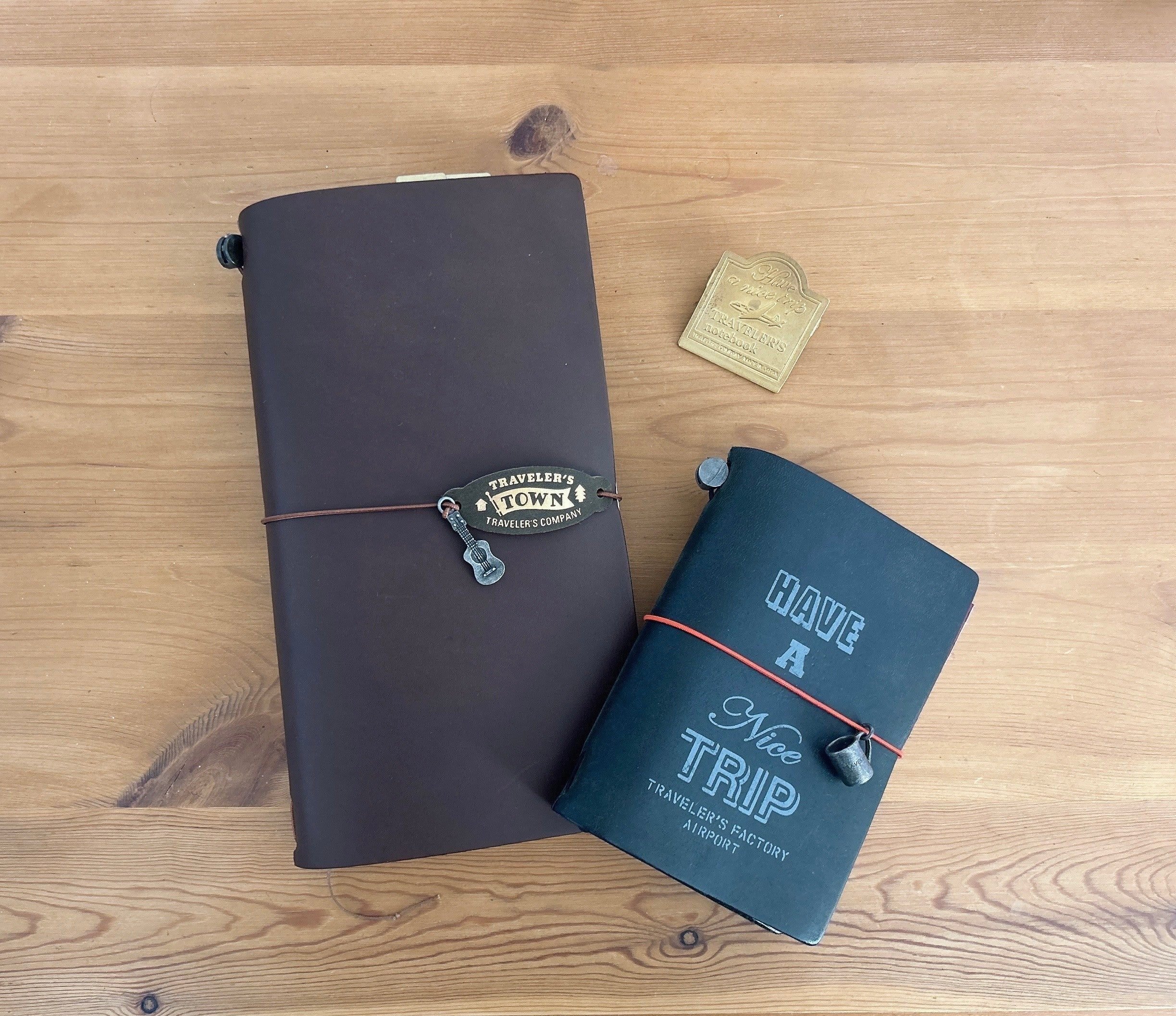 トラベラーズノート TO&FROレギュラー ブラック TO&FRO × TRAVELER'S COMPANY 2020 | TRAVELER'S COMPANY