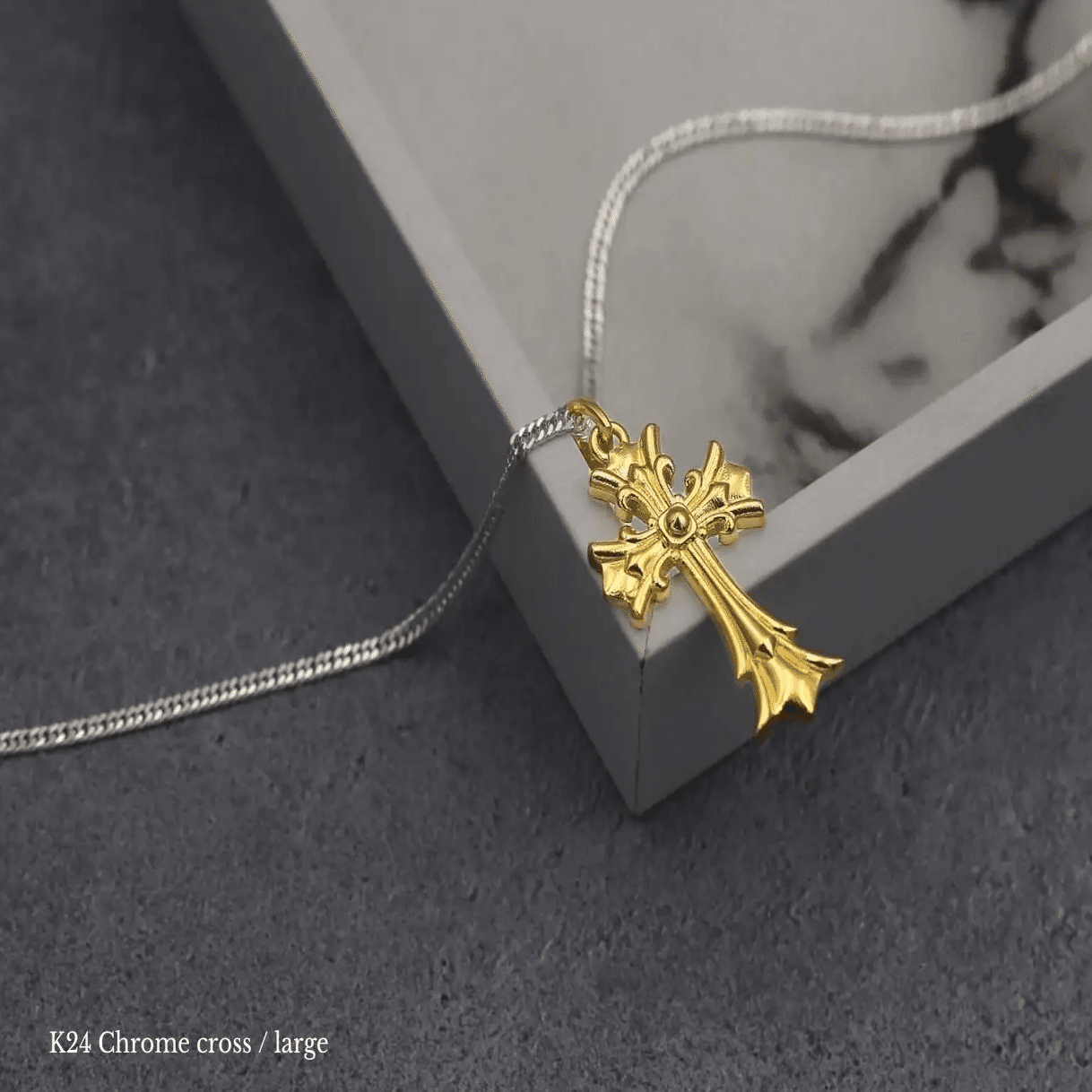 世界的に価値のある素材で、最強の「純金のクロスペンダント」が誕生