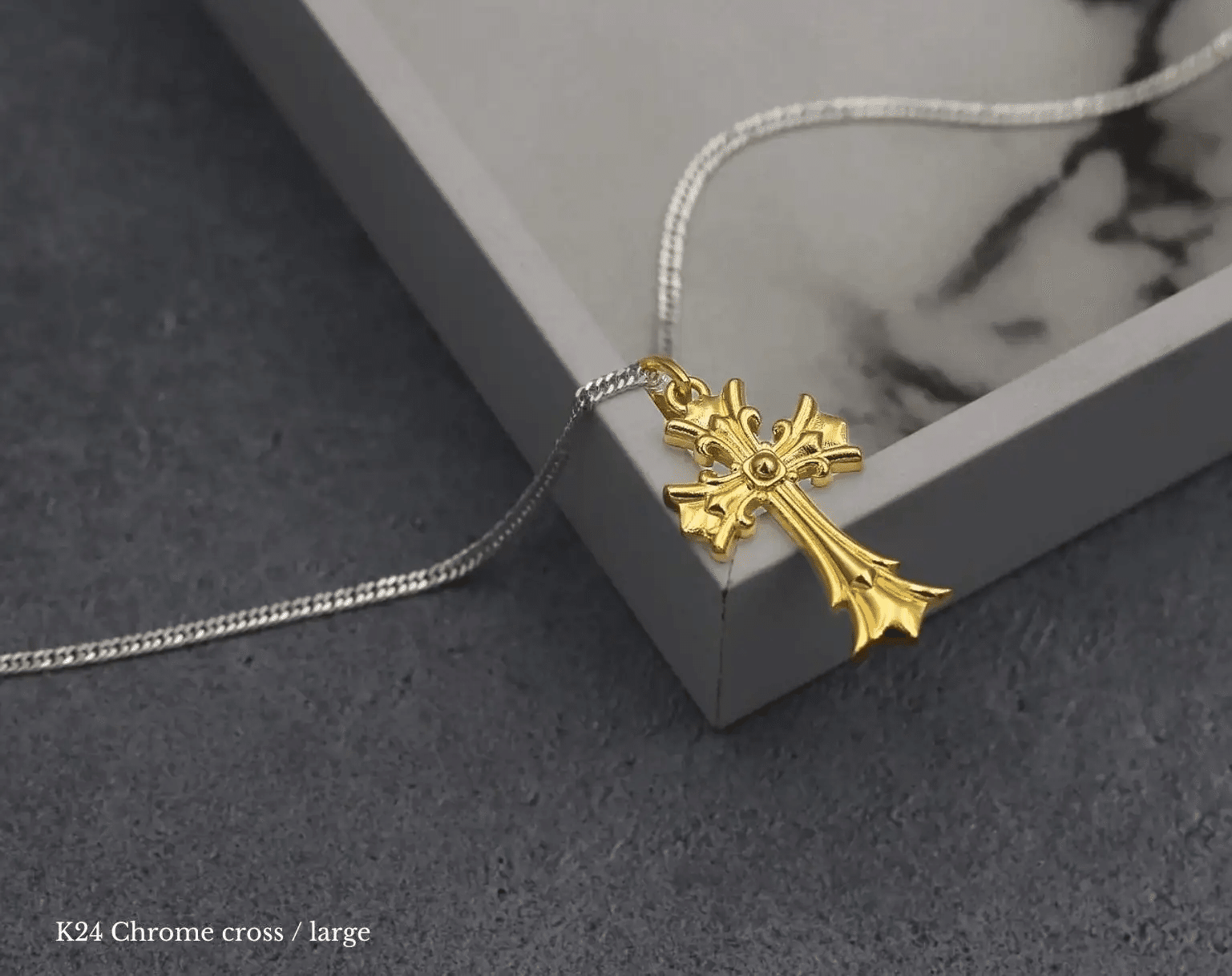 世界的に価値のある素材で、最強の「純金のクロスペンダント」が誕生 世界的に価値のある素材で、最強の「純金のクロスペンダント」が誕生