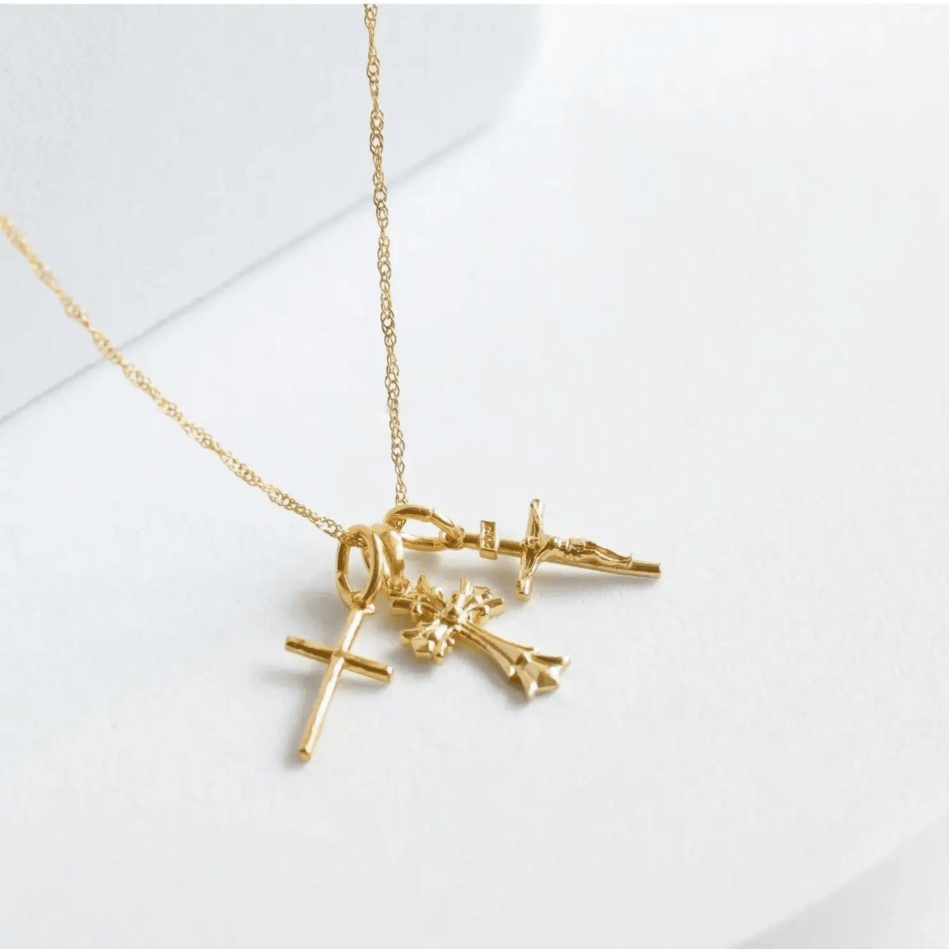 世界的に価値のある素材で、最強の「純金のクロスペンダント」が誕生